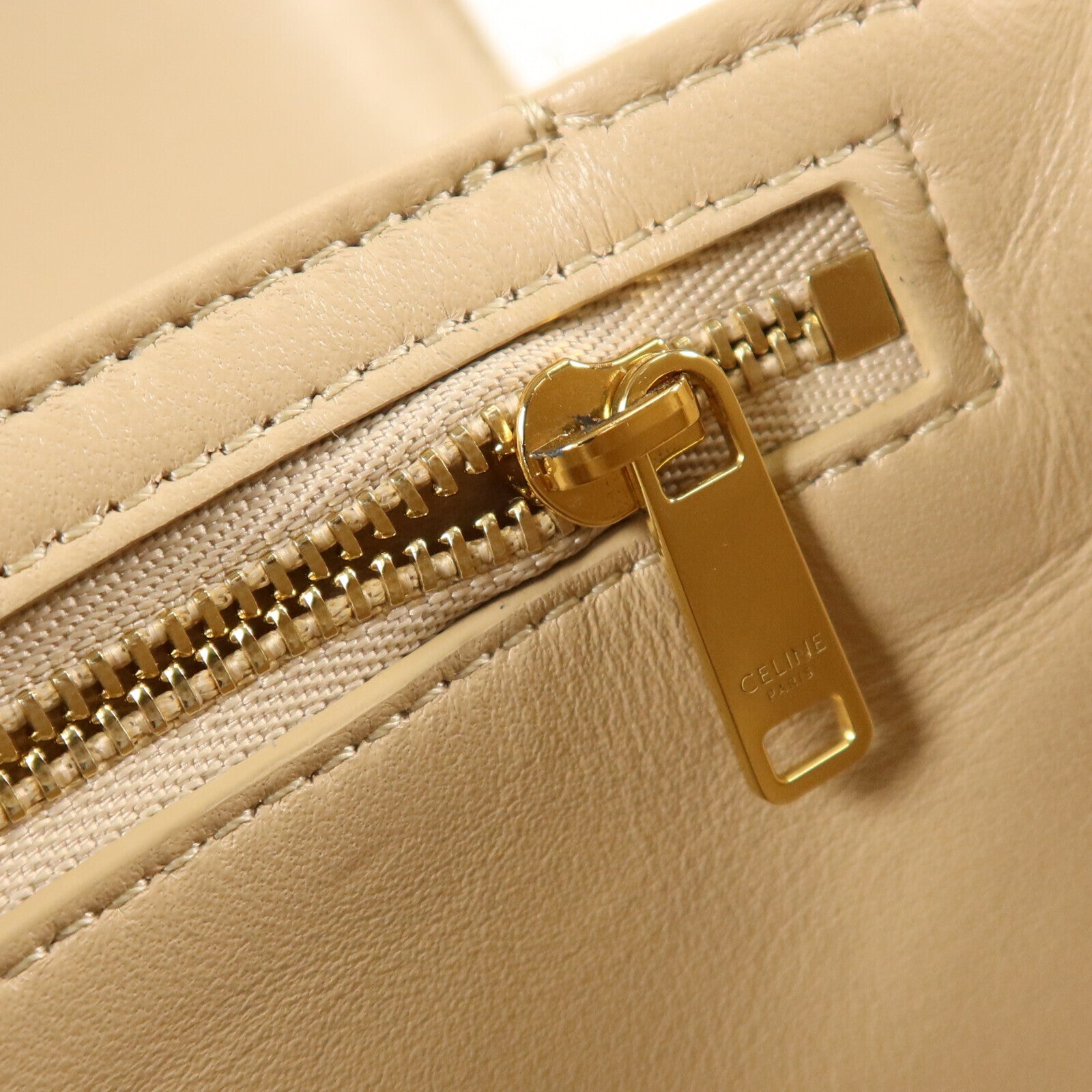 CELINE 牛皮皮革Classique Triomphe Medium金扣肩背袋