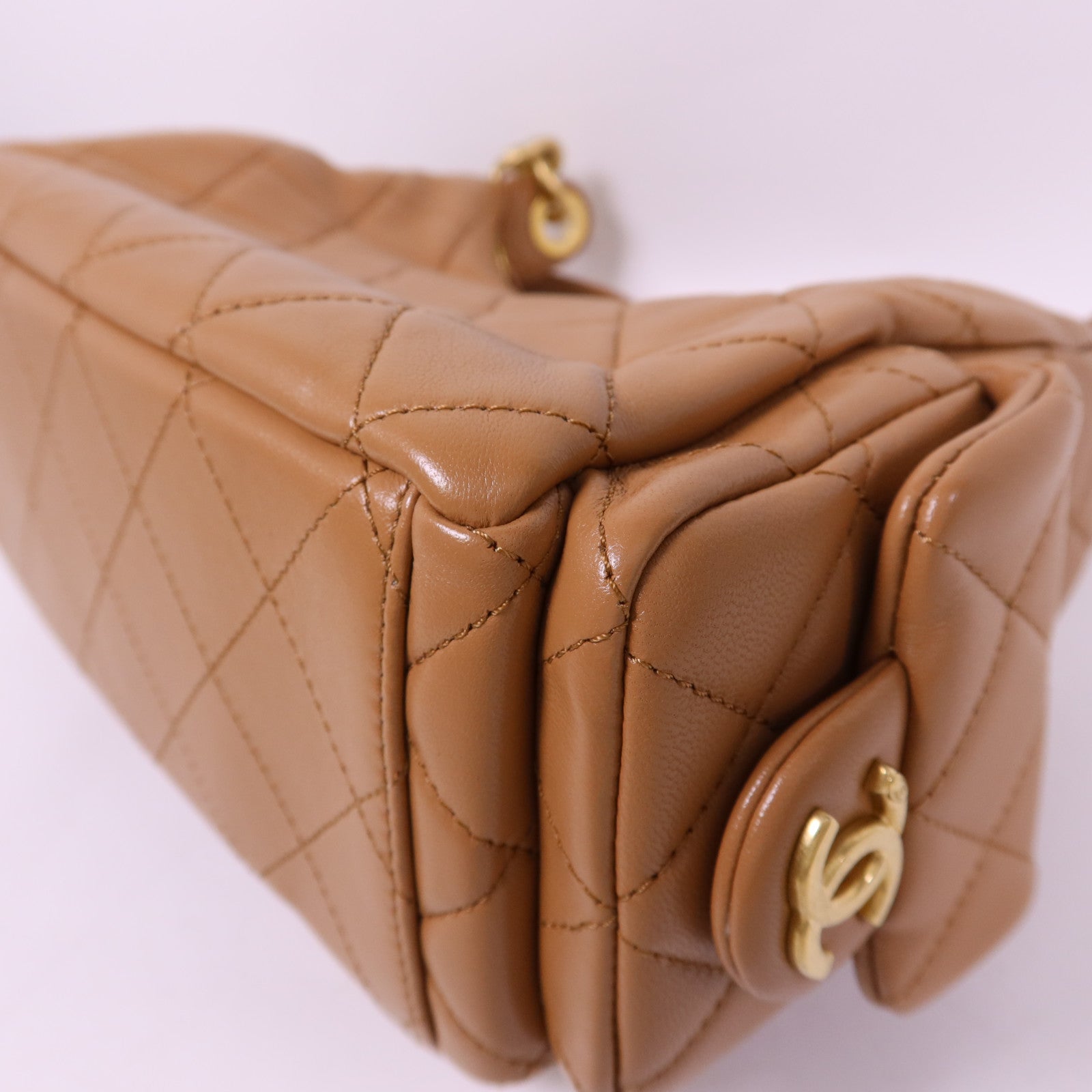 CHANEL 牛皮皮革Hobo Bag金扣鏈帶肩背袋