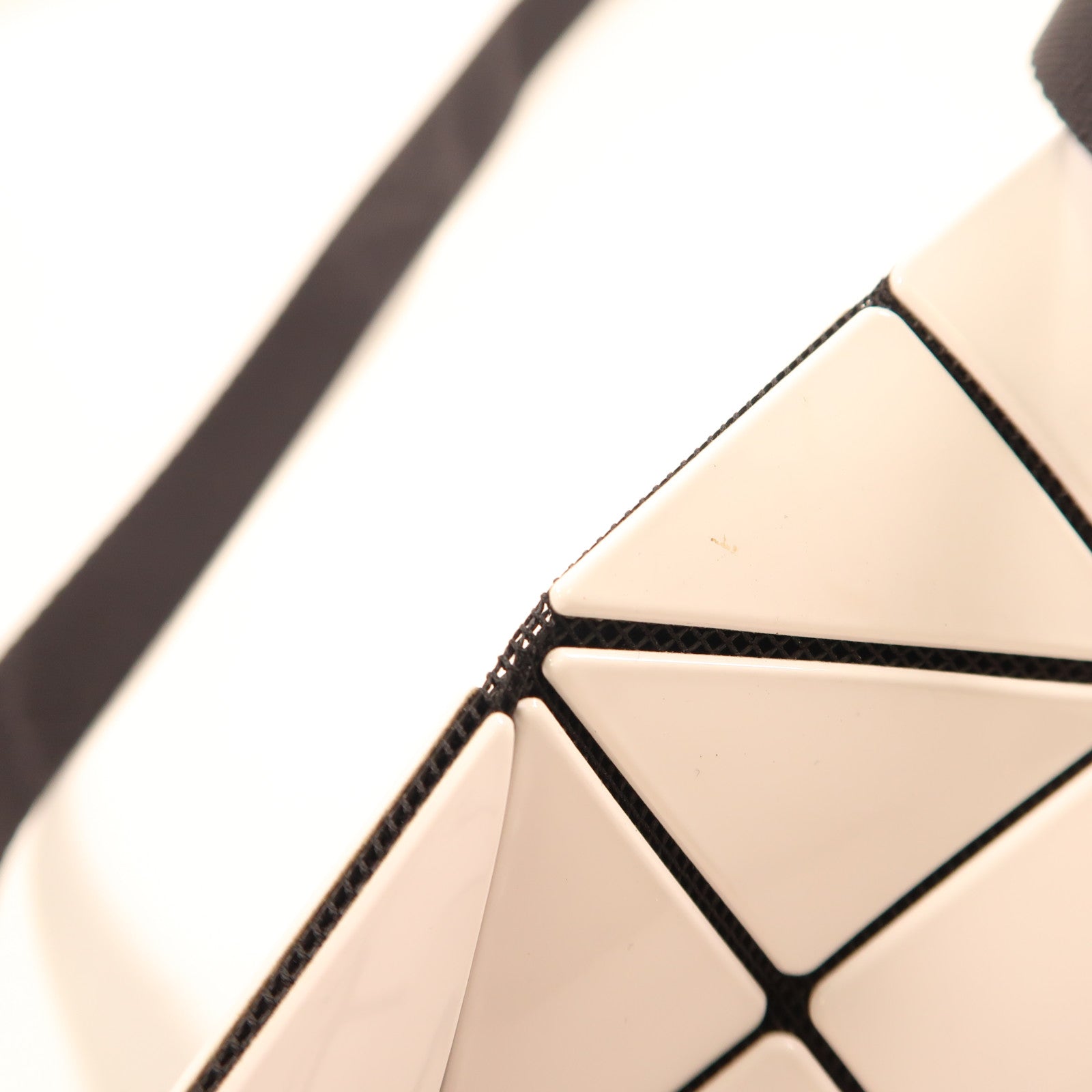 BAO BAO ISSEYMIYAKE PVC Shoulder Bag銀扣肩背袋白色
