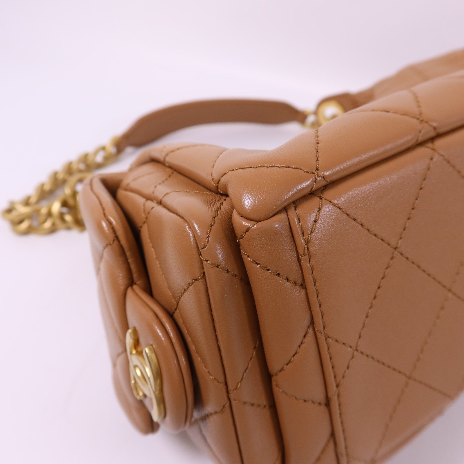 CHANEL 牛皮皮革Hobo Bag金扣鏈帶肩背袋