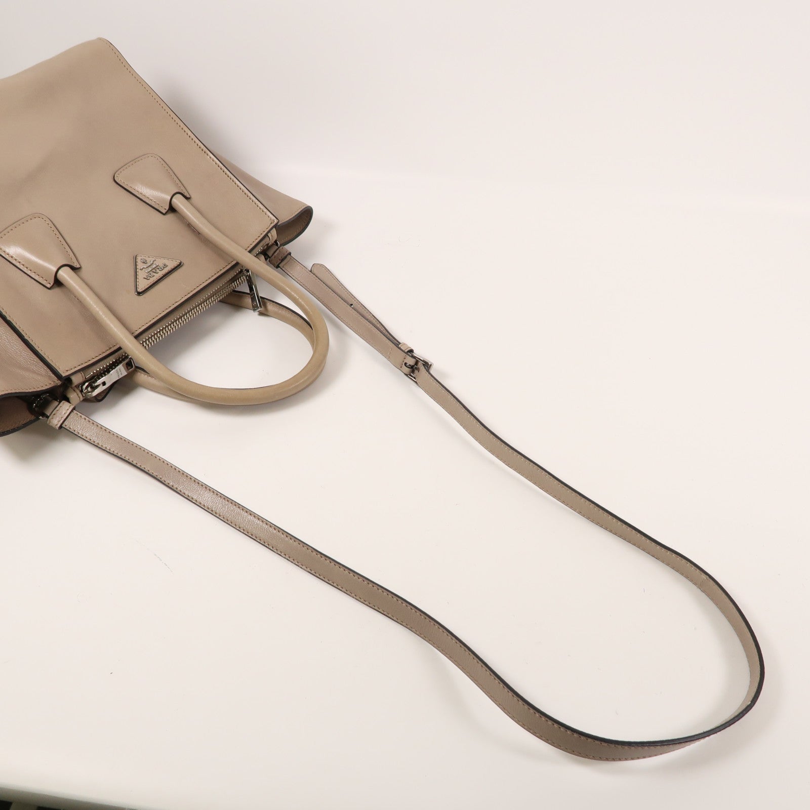 PRADA 牛皮皮革2Way Shoulder銀扣手挽肩背兩用袋