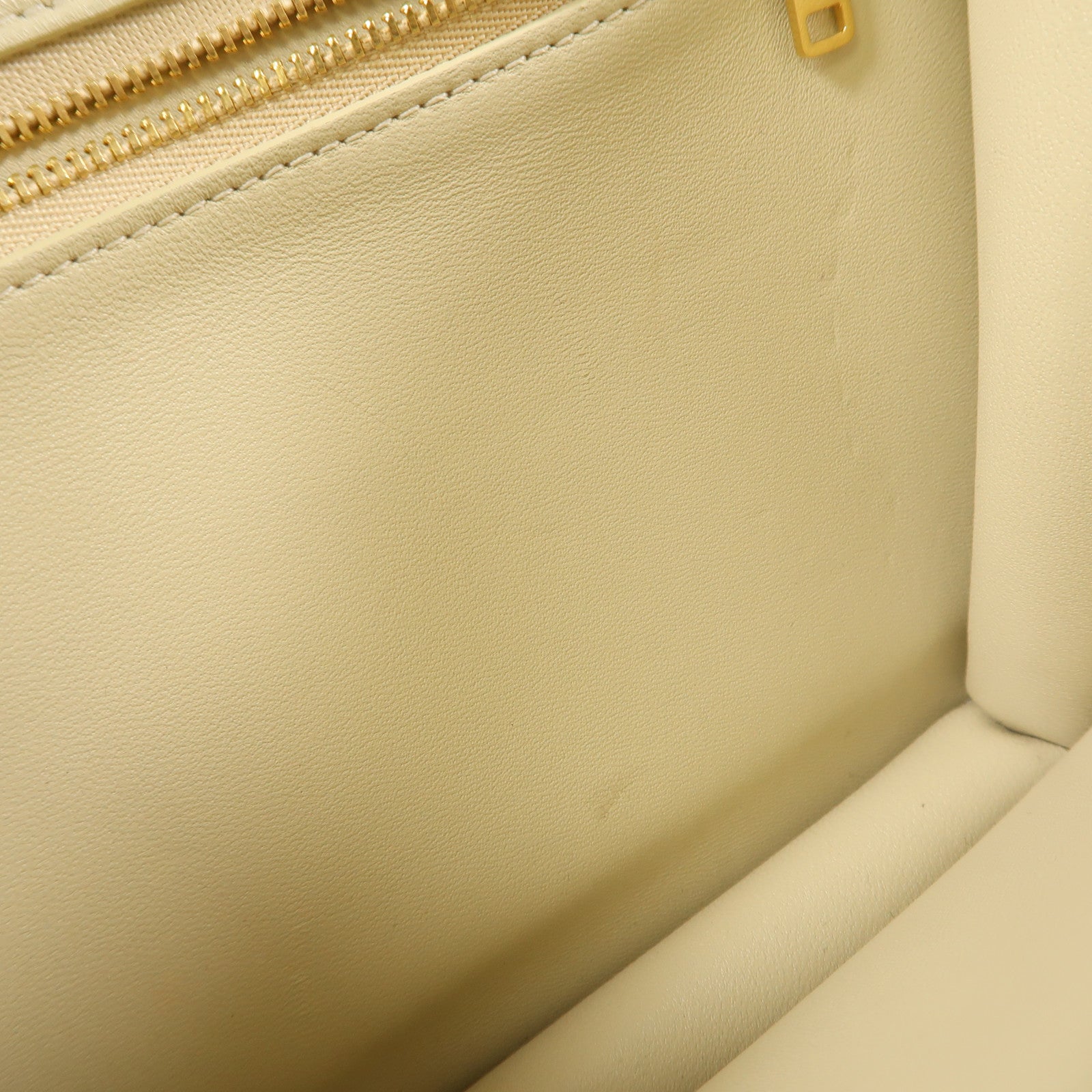 CELINE 牛皮皮革Teen Triomphe In Shiny金扣鏈帶肩背袋