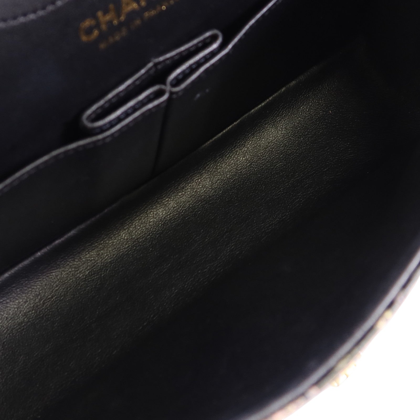 CHANEL 牛皮皮革2.55 Graffiti Reissue金扣鏈帶肩背袋