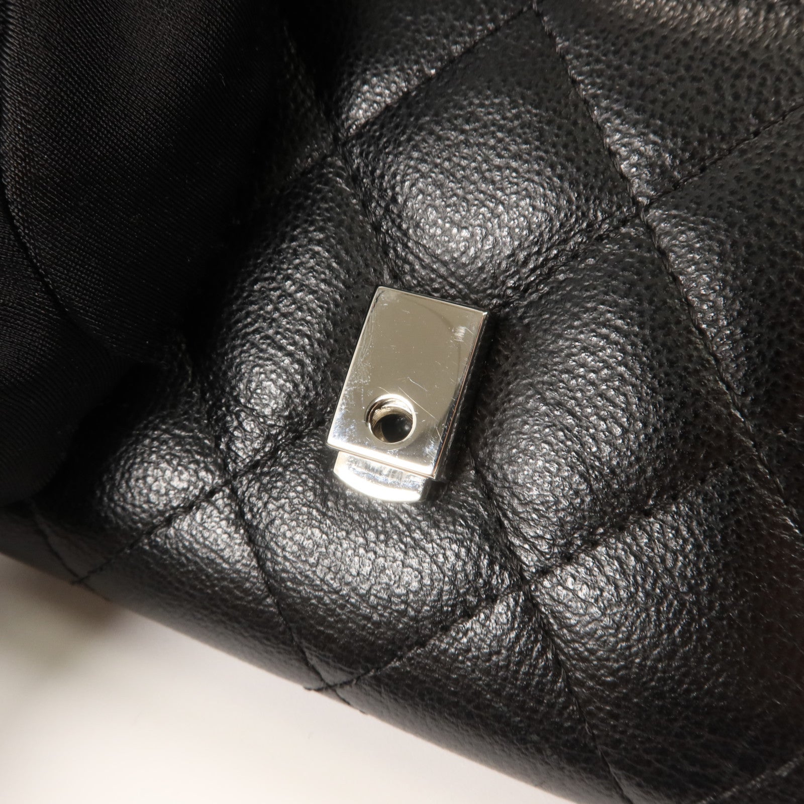 CHANEL 牛皮皮革Trifold Wallet銀扣錢包