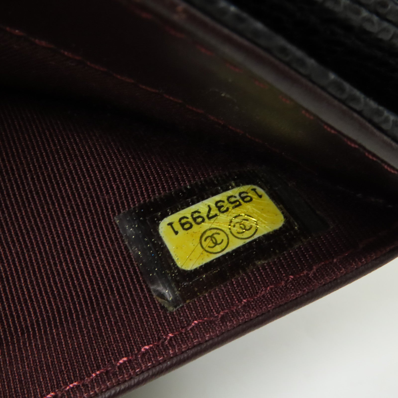 CHANEL 牛皮皮革Fold Wallet金扣錢包