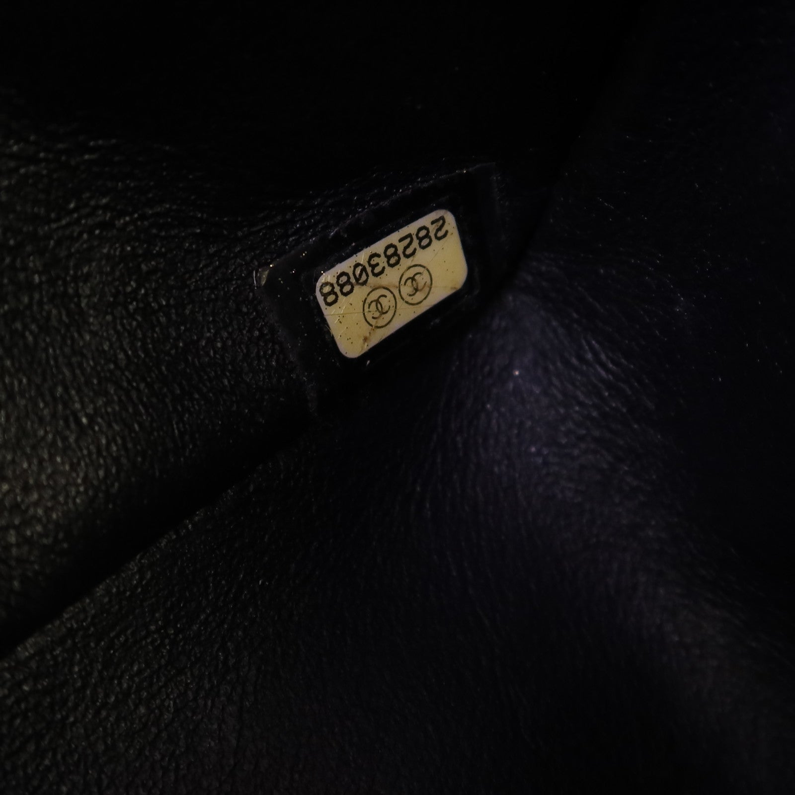 CHANEL 牛皮皮革2.55 Graffiti Reissue金扣鏈帶肩背袋