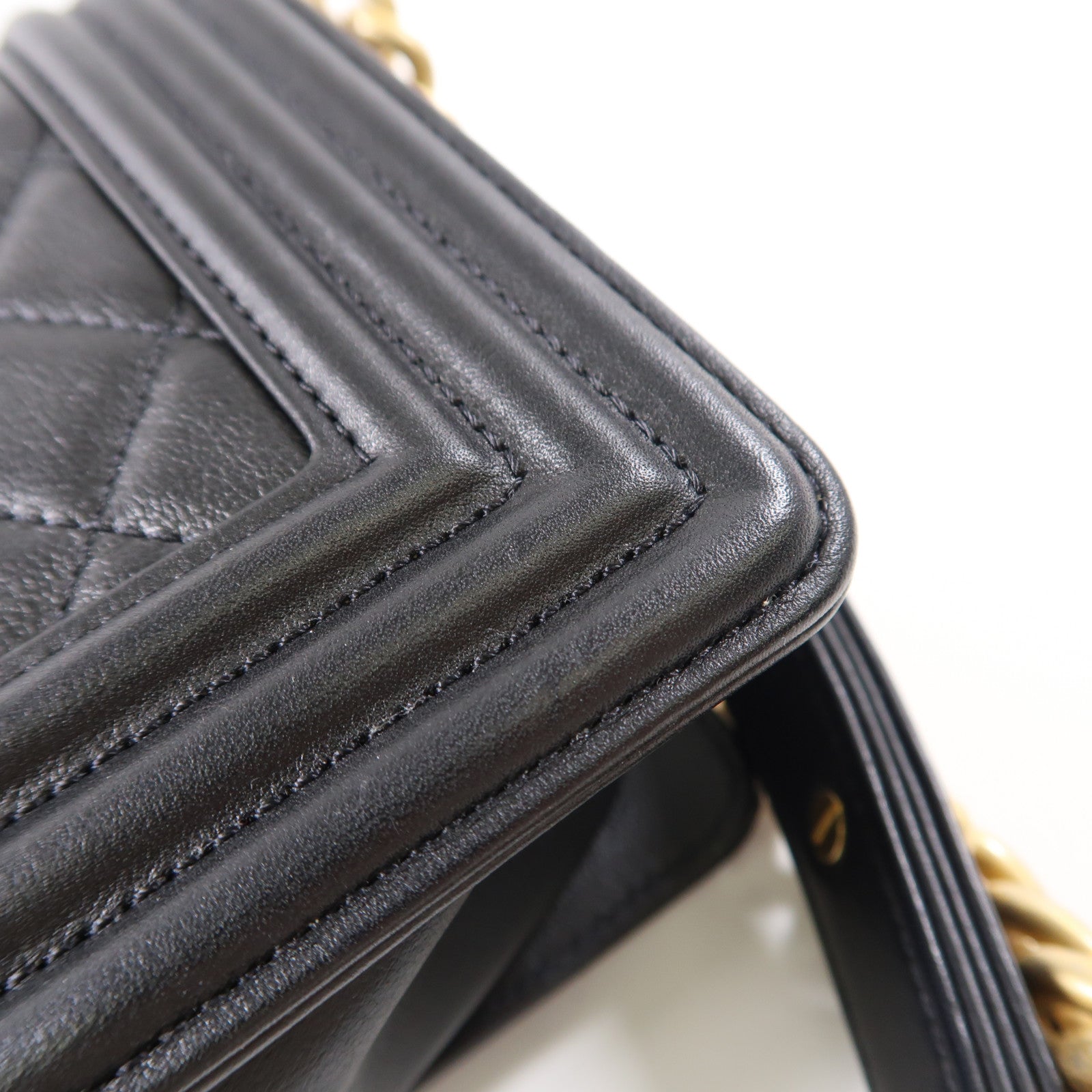 CHANEL 羊皮皮革Boy Chanel 20金扣肩背袋黑色