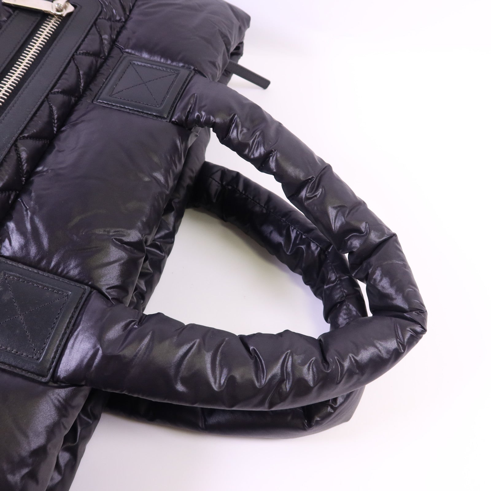 CHANEL 尼龍Coco Cocoon Medium銀扣手挽袋