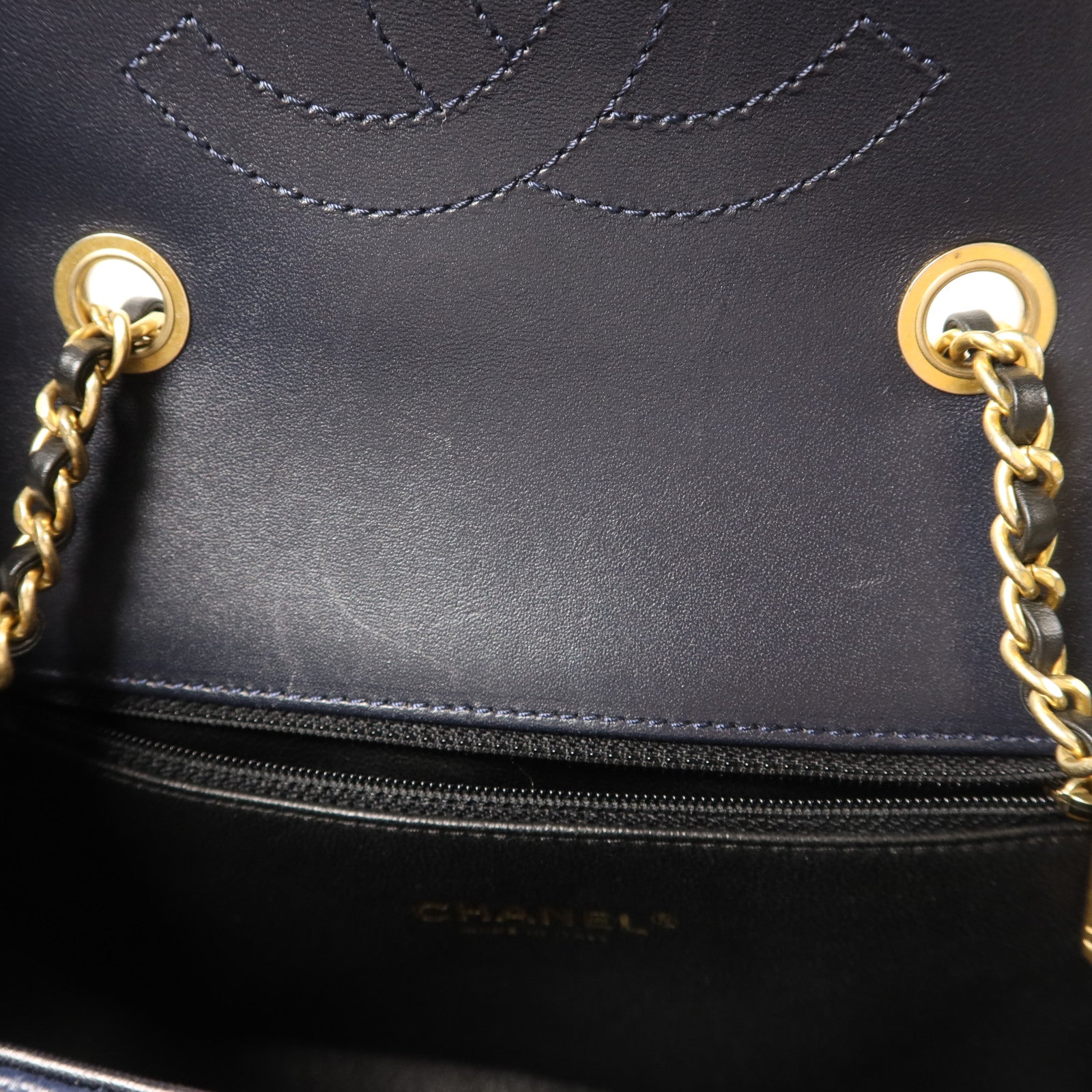 CHANEL 牛皮皮革CC Filigree Flap Bag鏈帶肩背袋