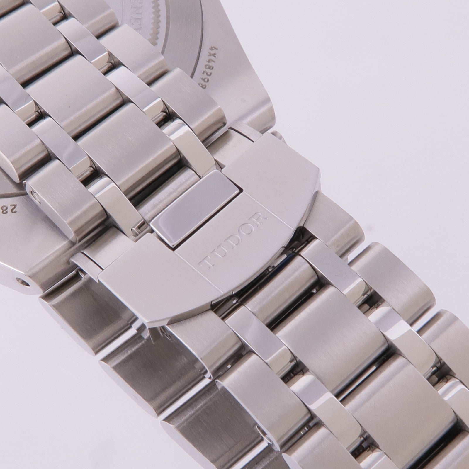 TUDOR Royal 41mm 28600