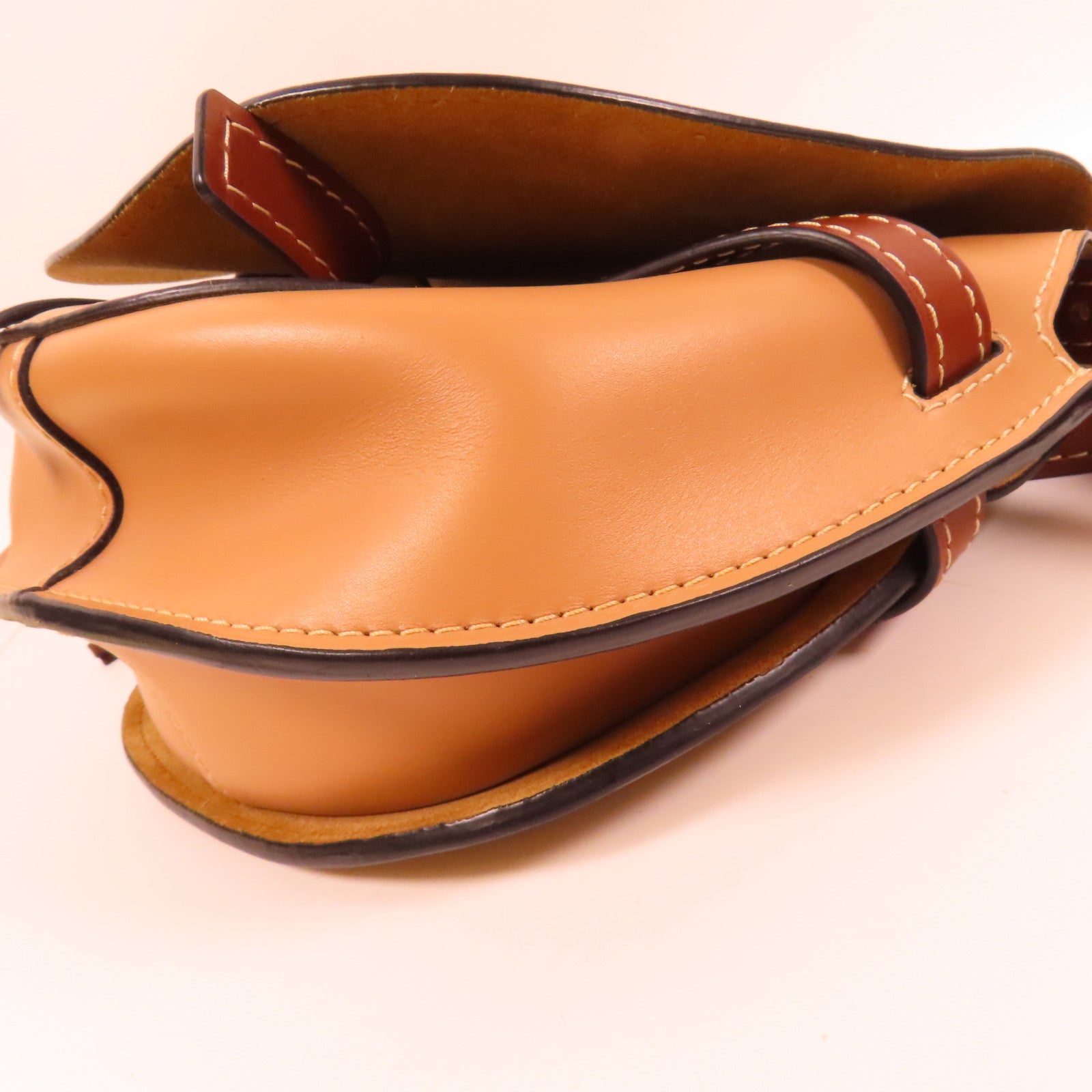 LOEWE 牛皮皮革Gate Bag金扣肩背袋啡色