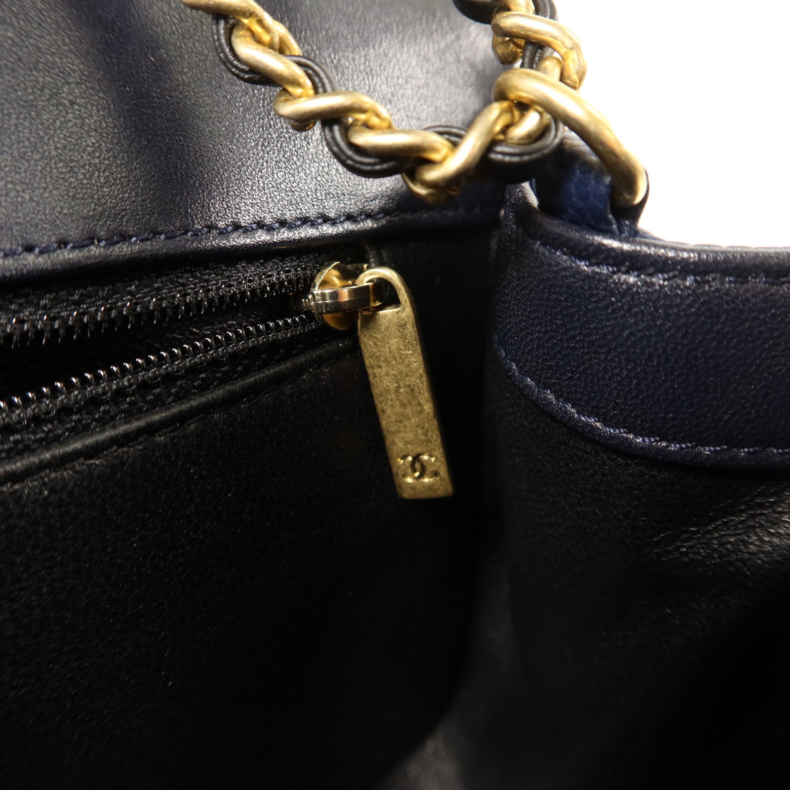CHANEL 牛皮皮革CC Filigree Flap Bag鏈帶肩背袋