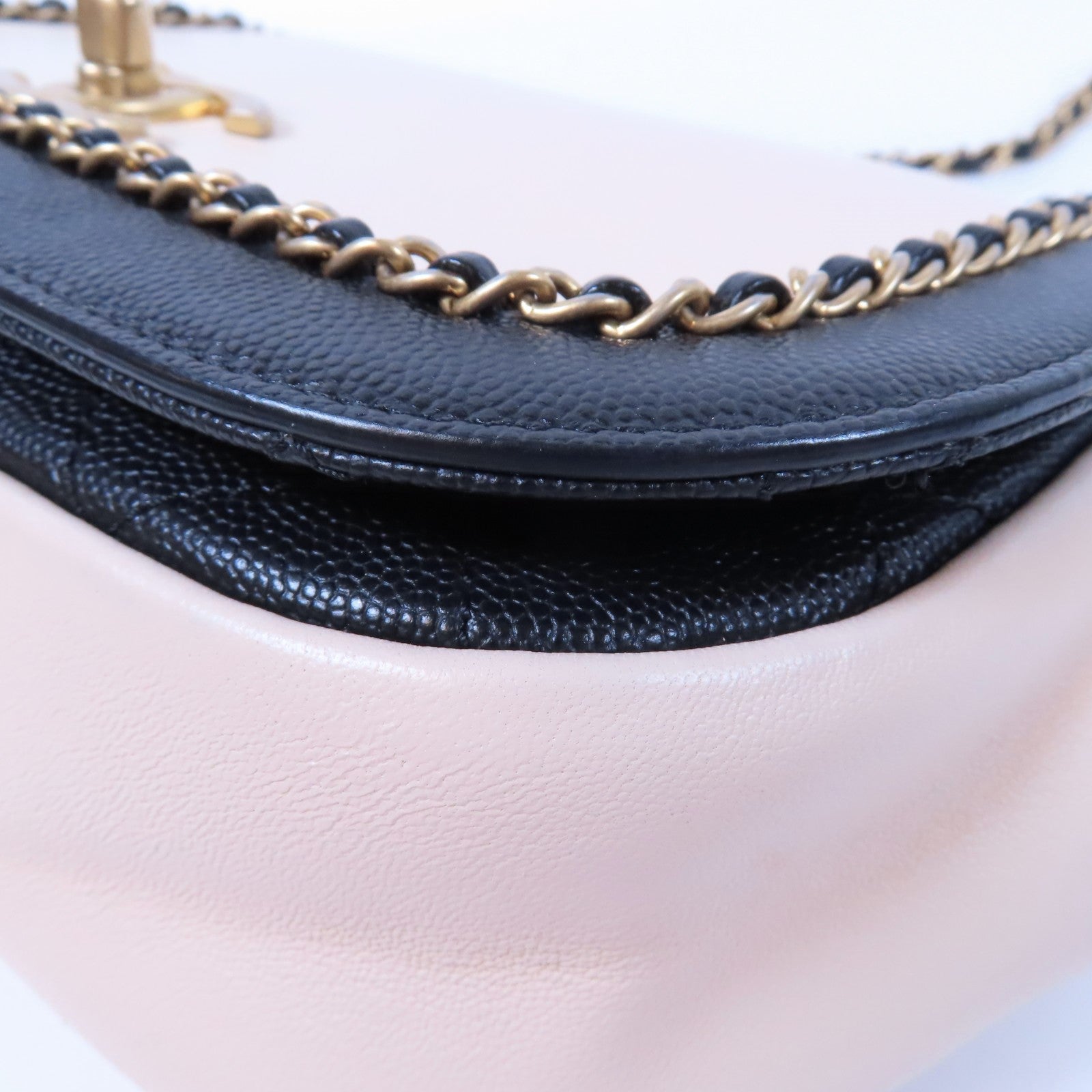 CHANEL 【激減優惠】牛皮皮革Chain Shoulder Bag金扣鏈帶肩背袋黑色/米色