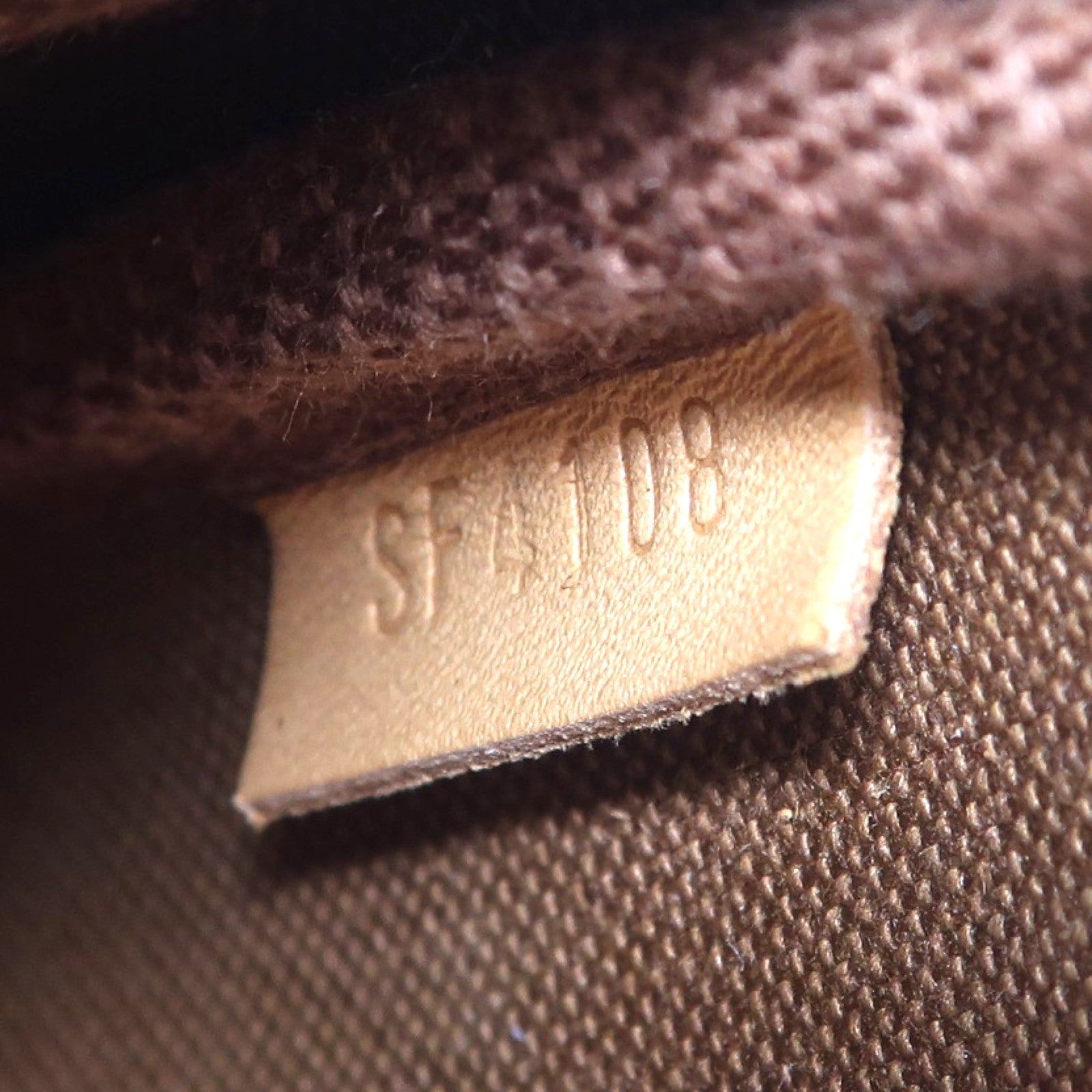 LOUIS VUITTON Monogram Mini Pochette Accessoires金扣手挽袋啡色