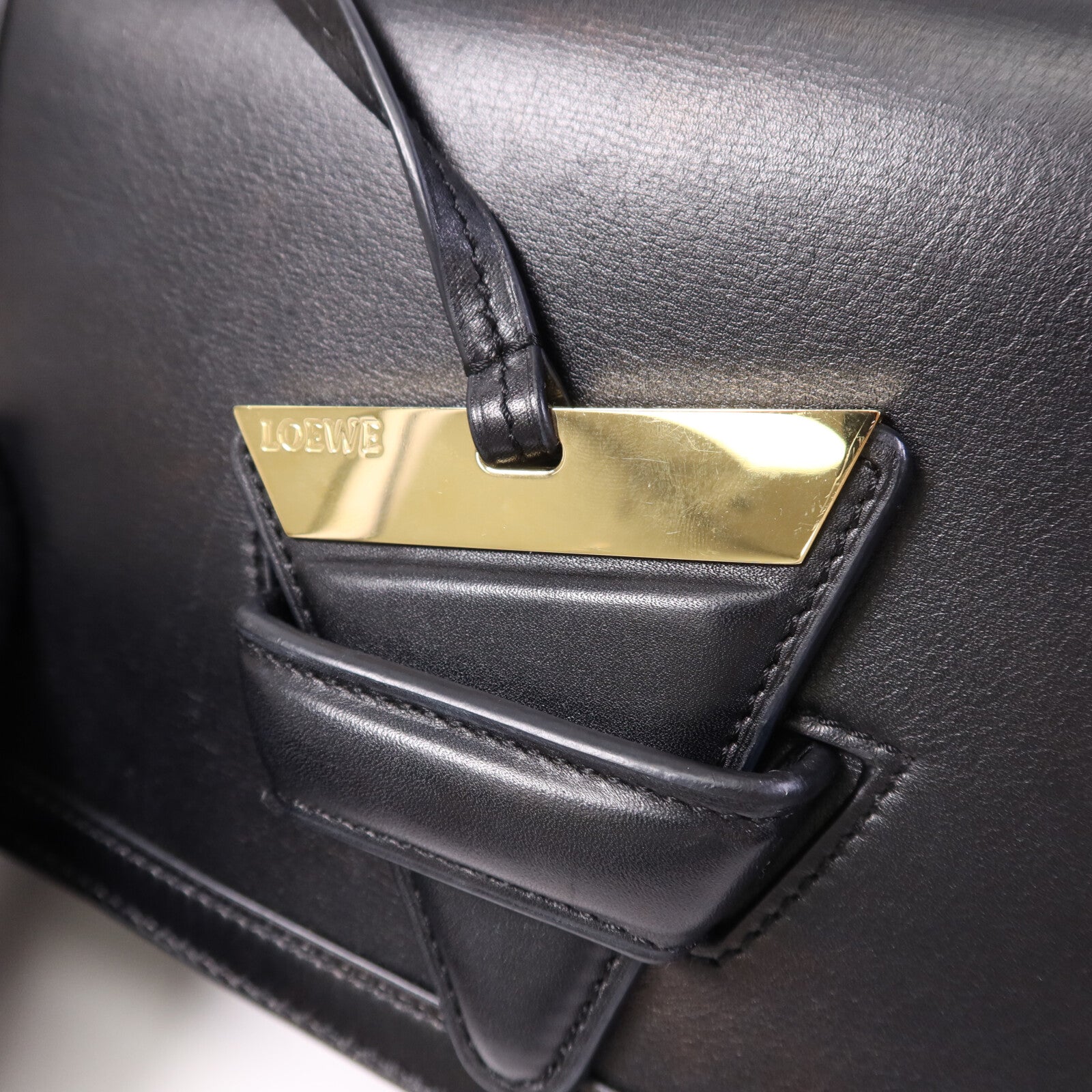 LOEWE 牛皮皮革Shoulder Bag金扣肩背袋