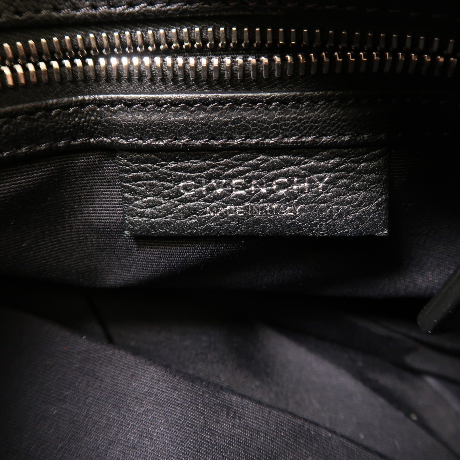 GIVENCHY 牛皮皮革Pandora Shoulder Bag銀扣肩背袋黑色