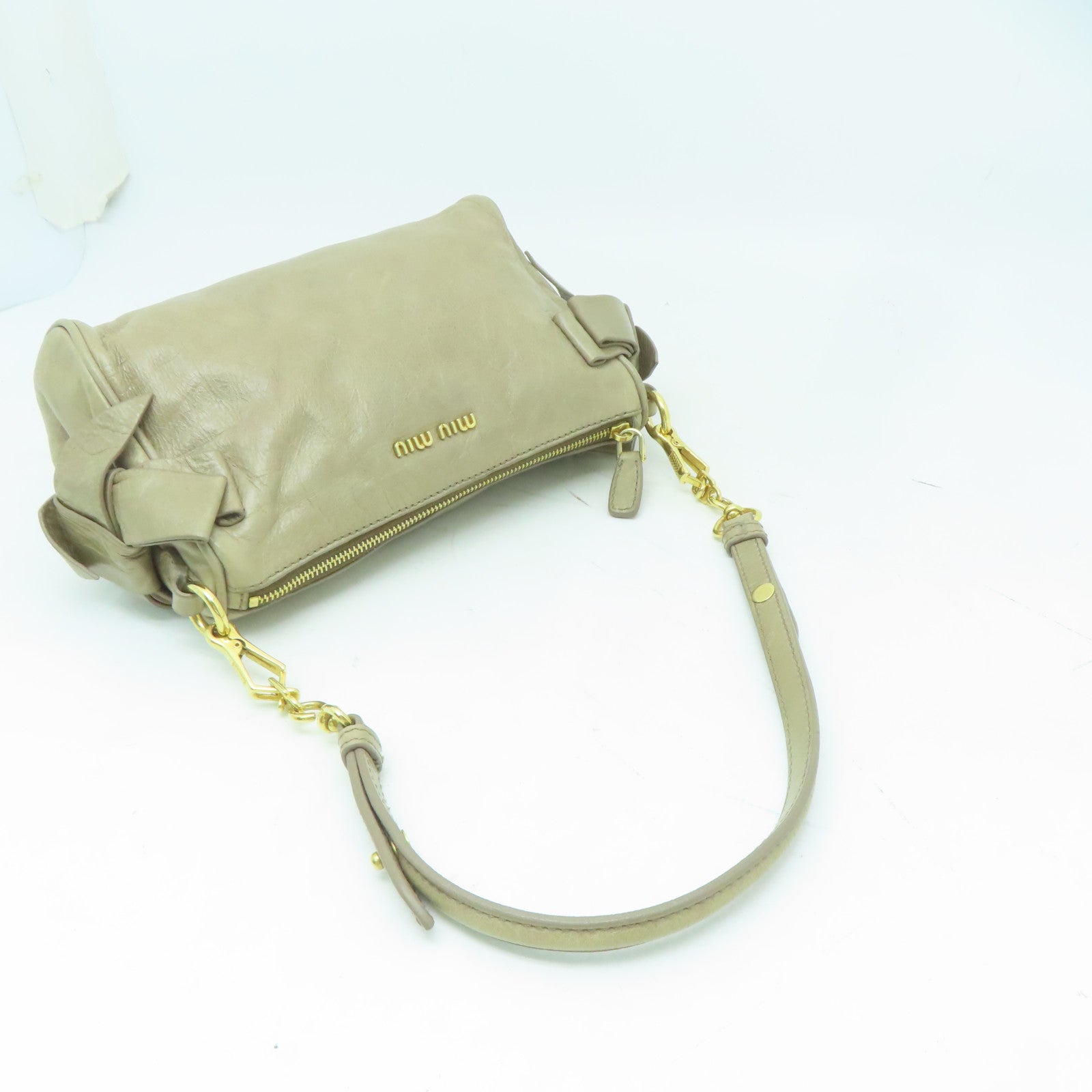 Miu Miu 【激減優惠】牛皮皮革Shoulder Bag金扣肩背袋米色