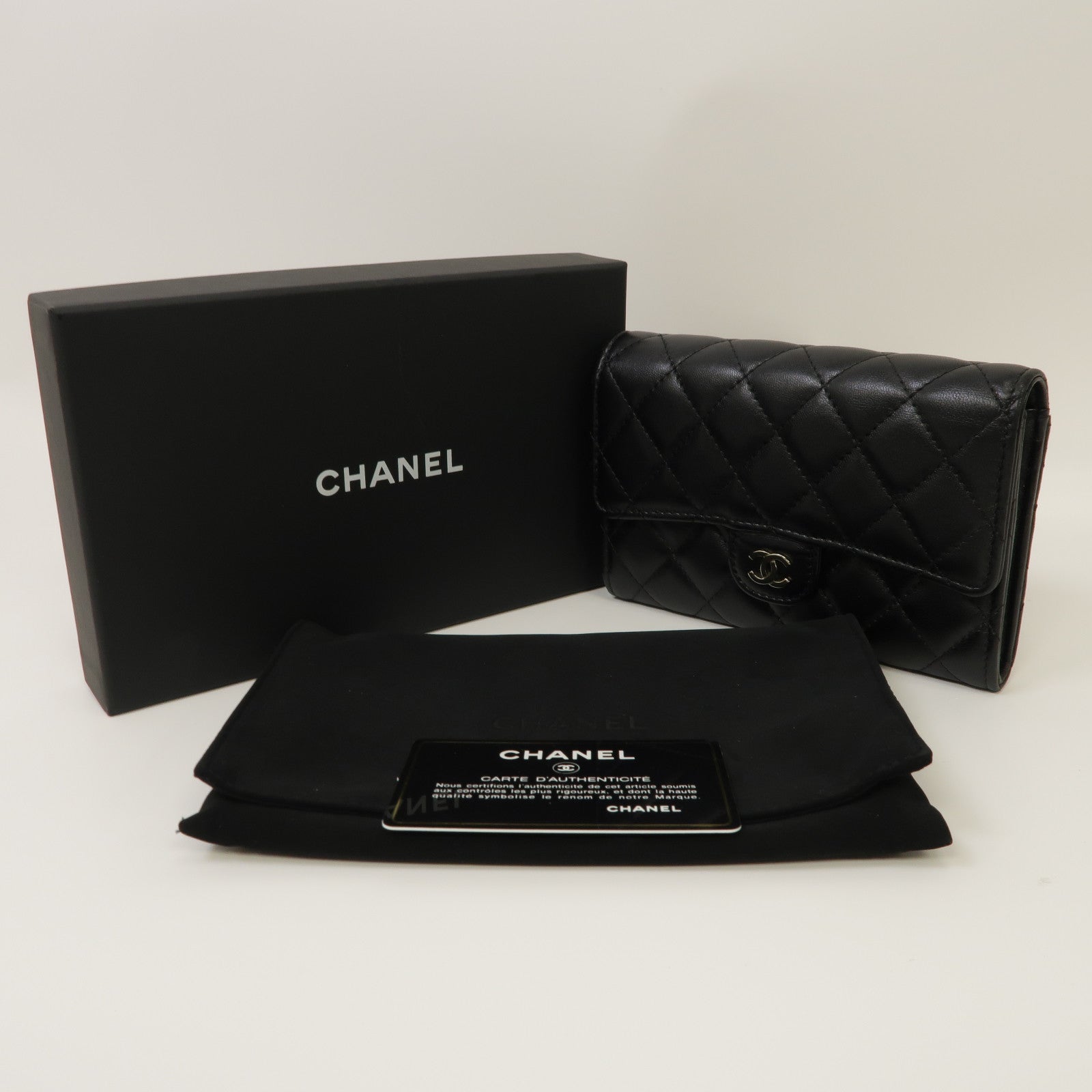 CHANEL 菱格羊皮皮革Classic Medium Wallet銀扣錢包黑色