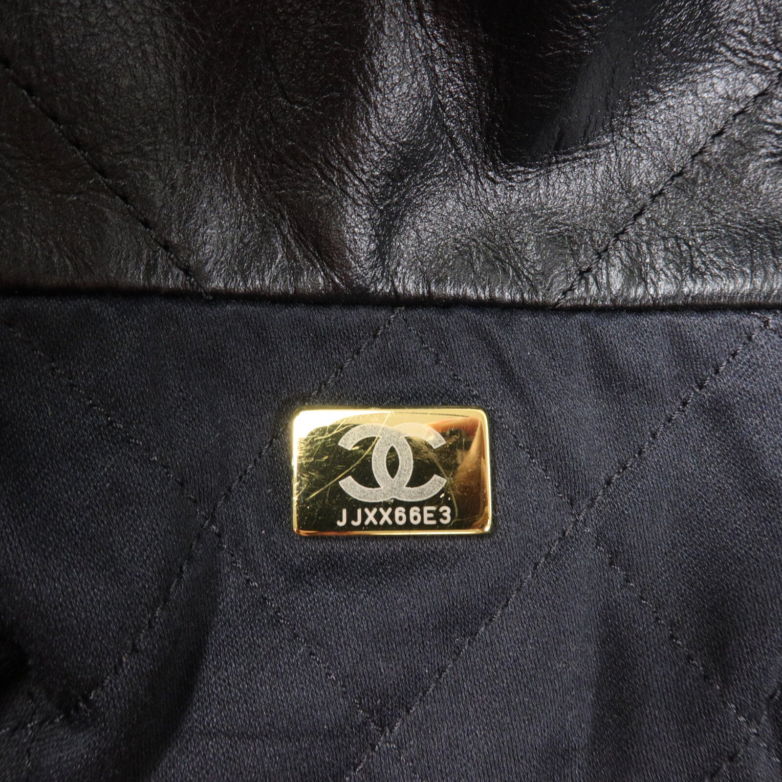 CHANEL 牛皮皮革Chanel 22 Small鏈帶肩背袋