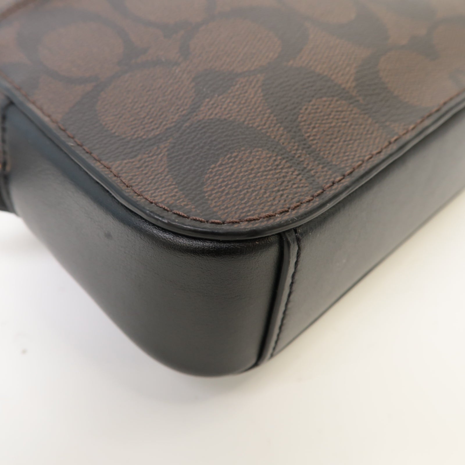 COACH 【激減優惠】塗層帆布Shoulder Bag金扣肩背袋啡色