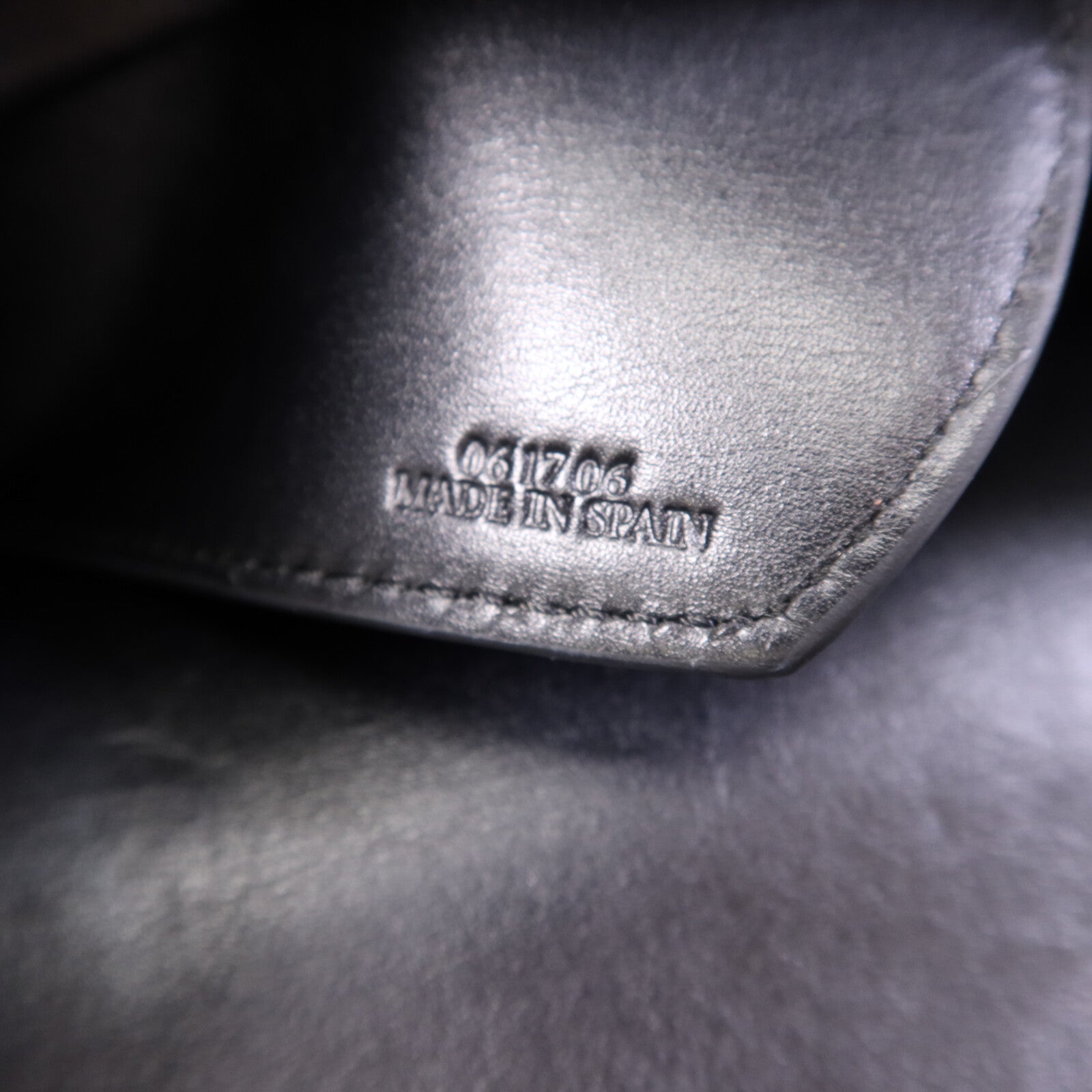 LOEWE 牛皮皮革Shoulder Bag金扣肩背袋