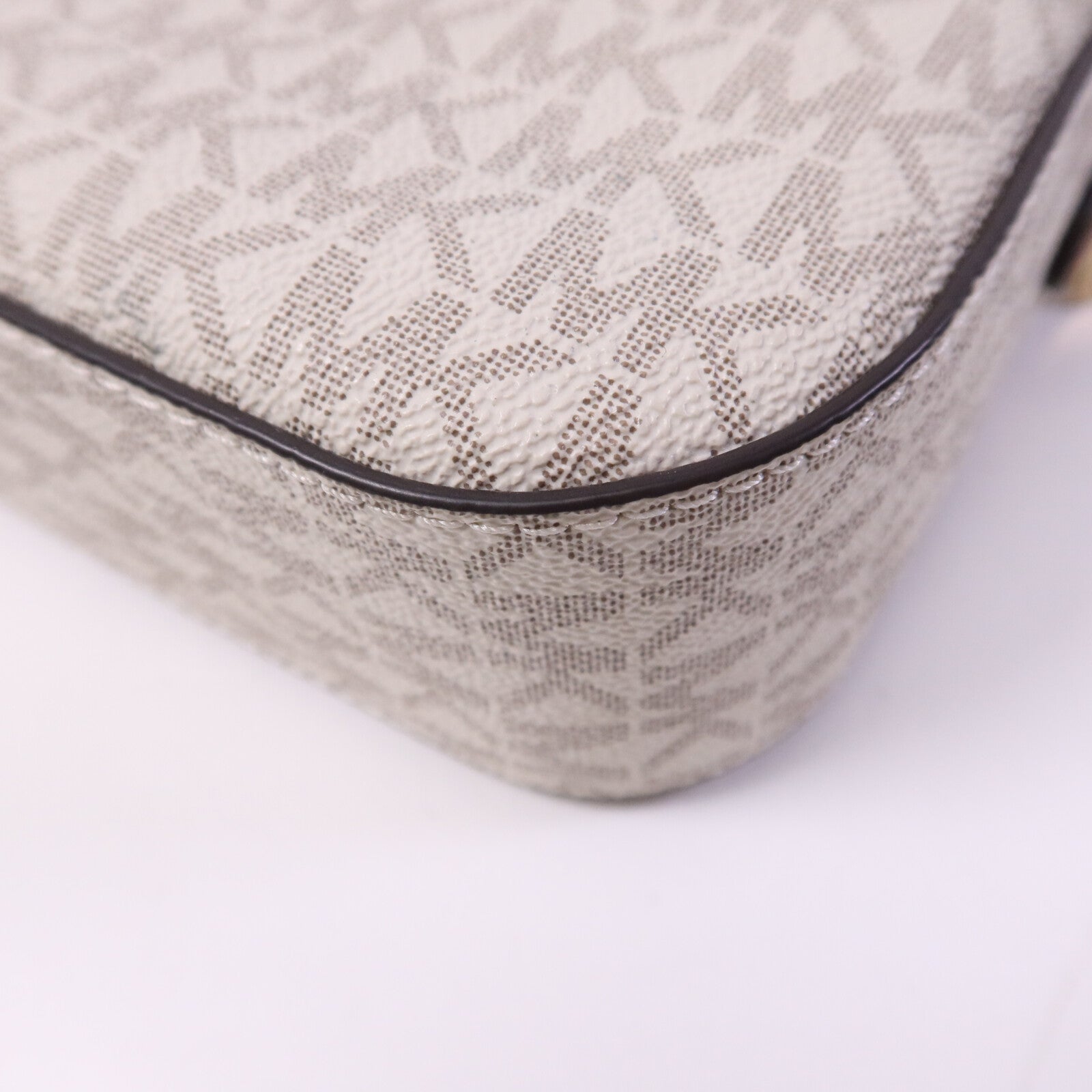Michael Kors 牛皮皮革Jet Set Shoulder Bag金扣肩背袋