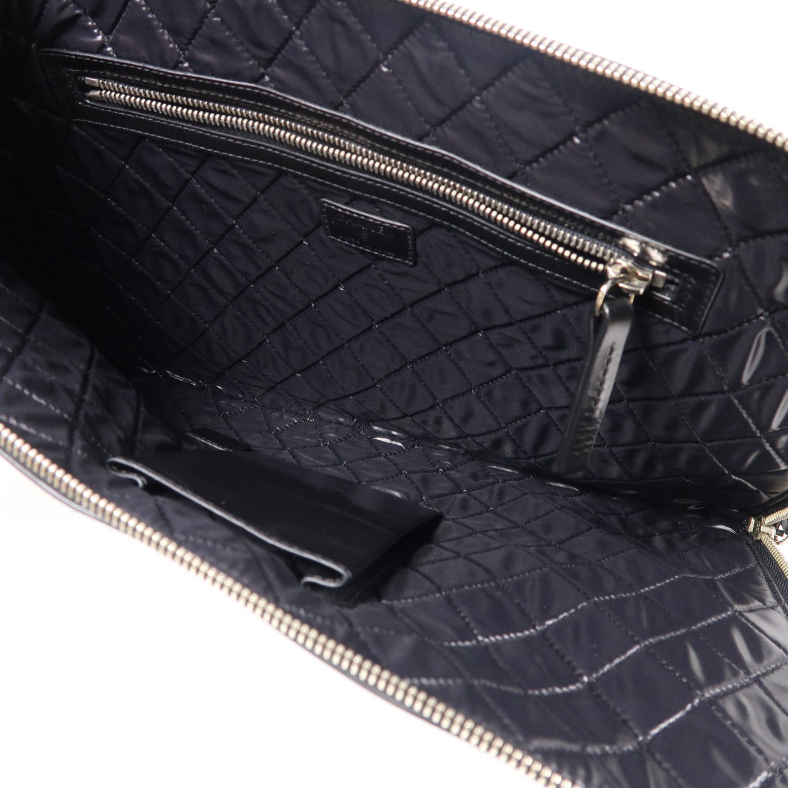 CHANEL 皮革Feminine Pouch Large銀扣手拿包黑色