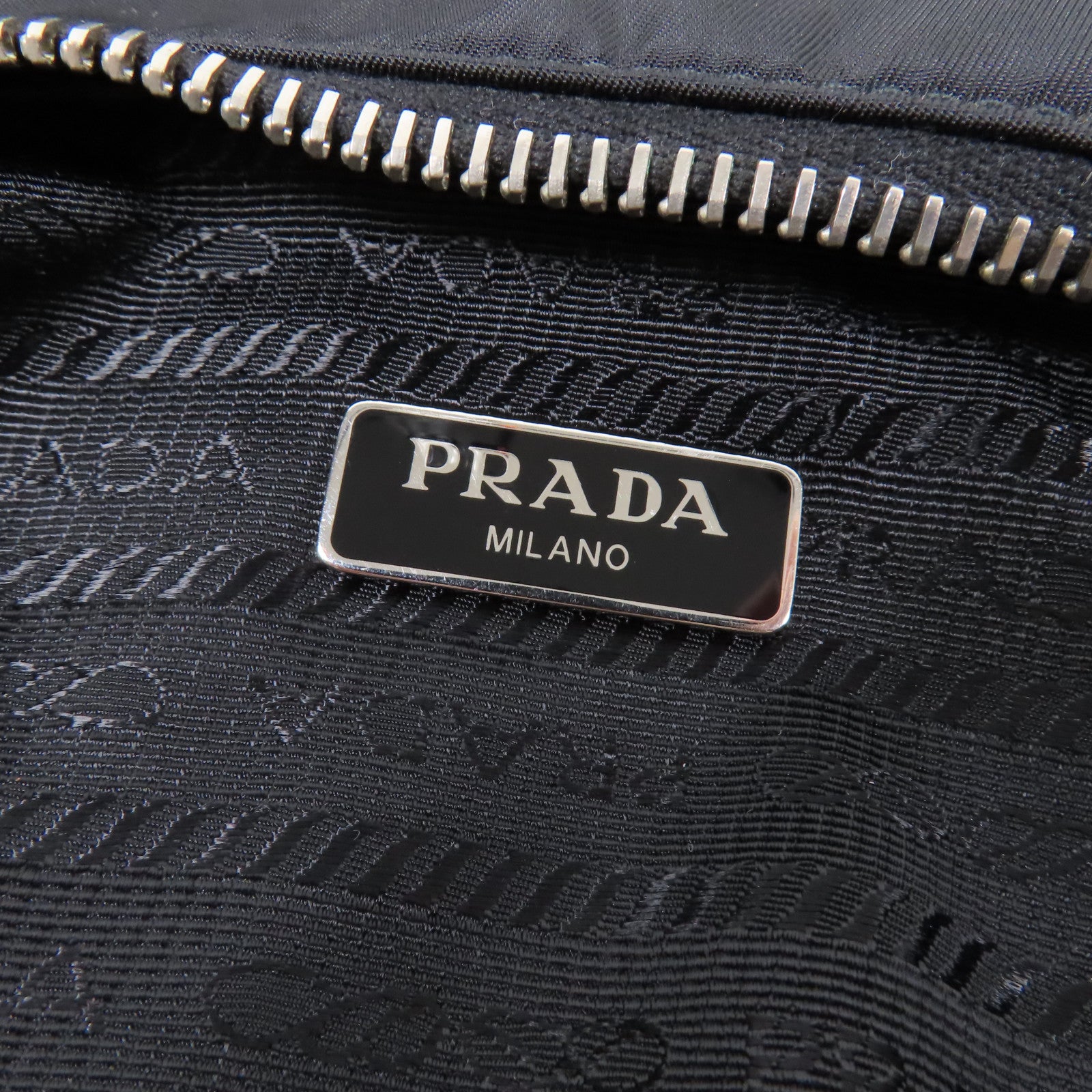 PRADA 尼龍/皮革Handbag銀扣手挽袋黑色