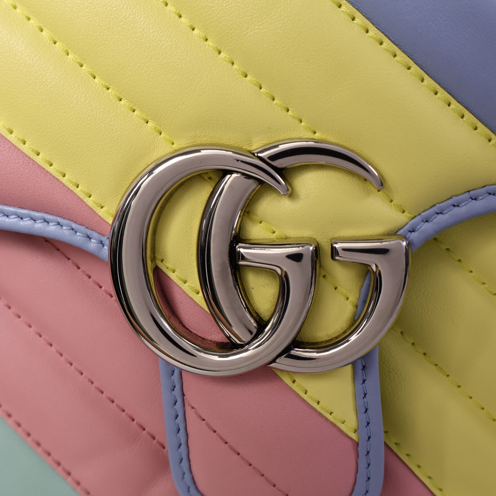 GUCCI 牛皮皮革GG Marmont肩背袋