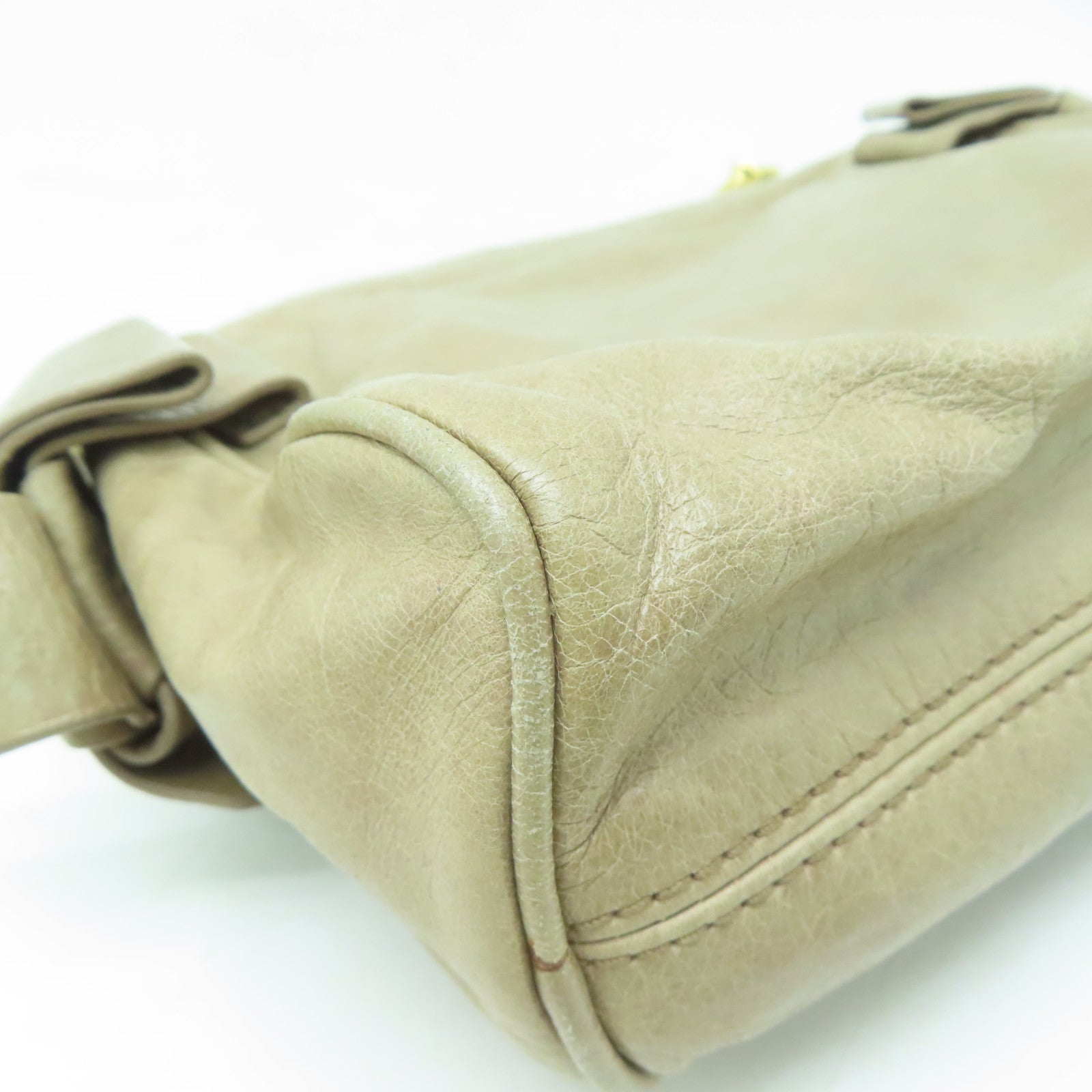 Miu Miu 【激減優惠】牛皮皮革Shoulder Bag金扣肩背袋米色