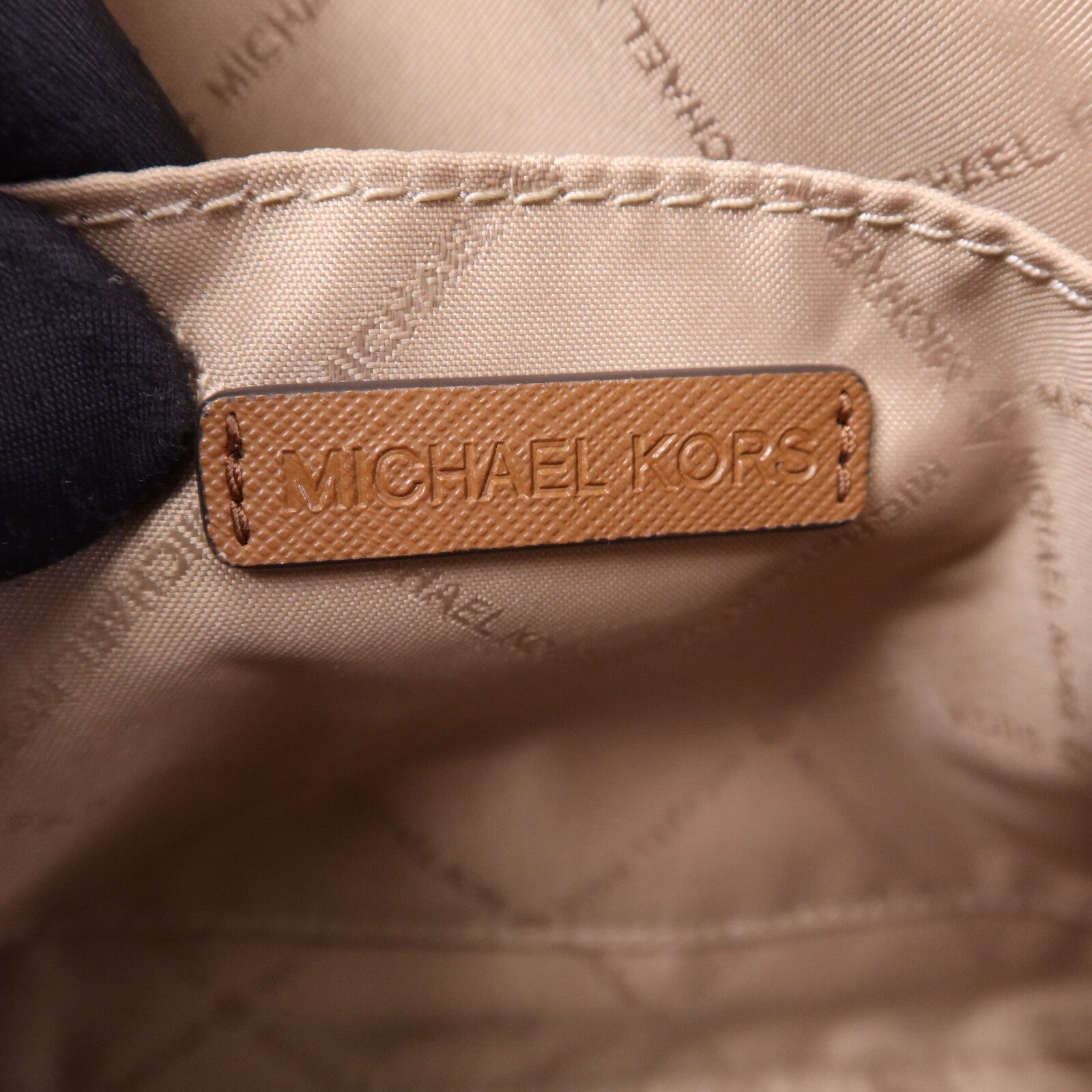 Michael Kors 牛皮皮革Jet Set Shoulder Bag金扣肩背袋