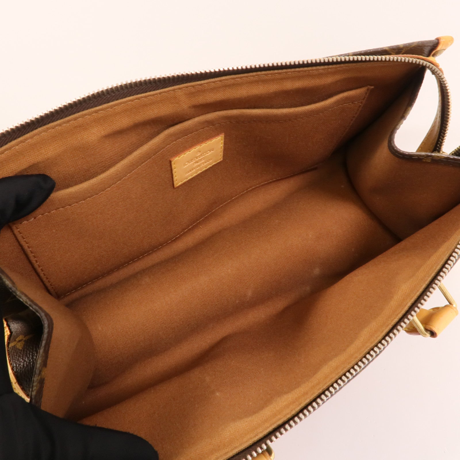 LOUIS VUITTON Monogram Popincourt金扣手挽袋