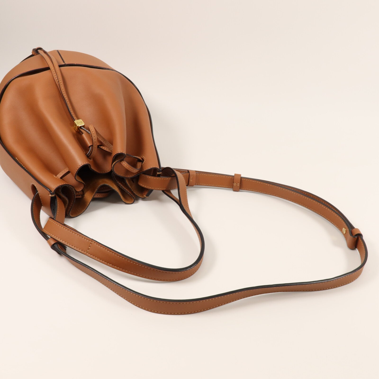 LOEWE 牛皮皮革Balloon Medium手挽肩背兩用袋