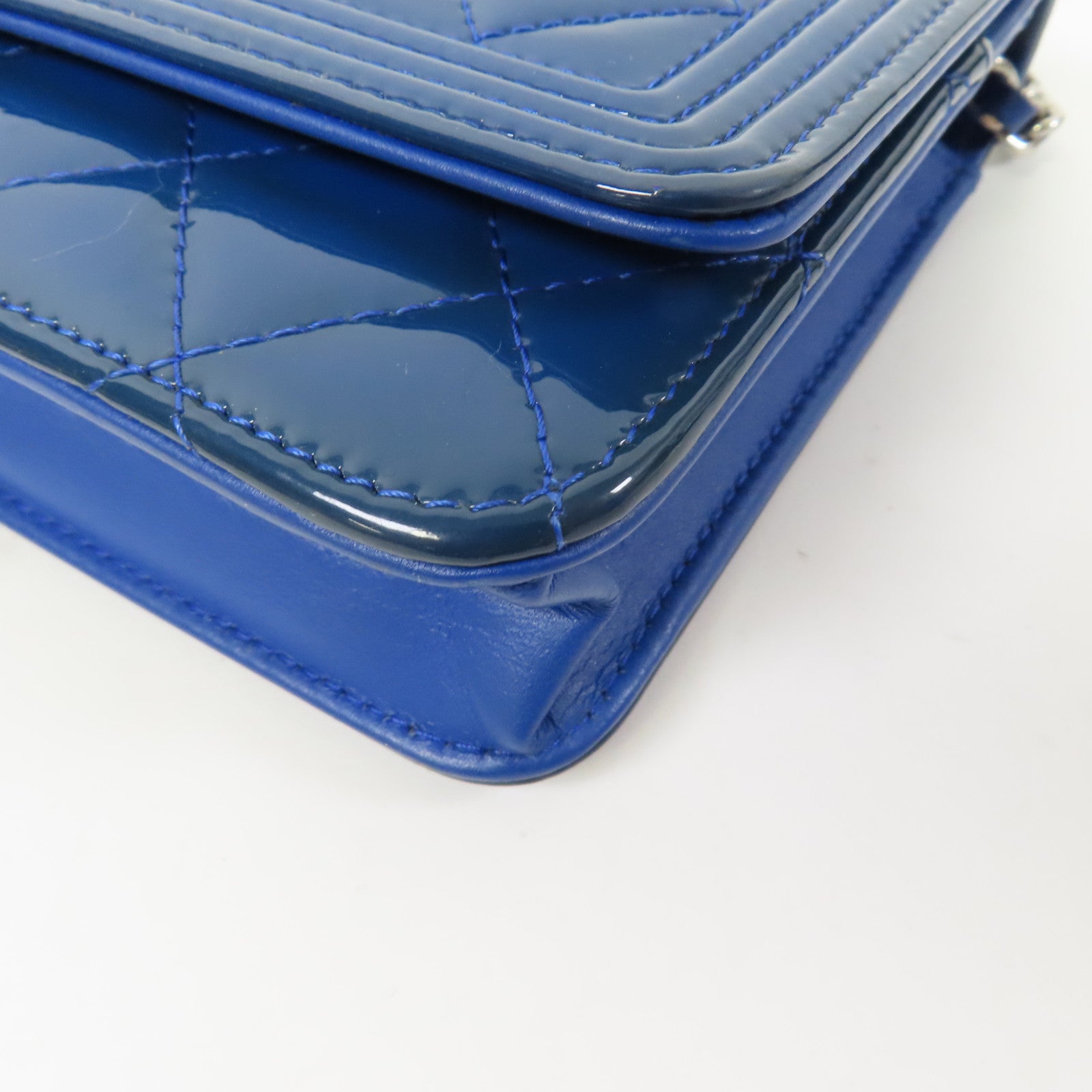 CHANEL 菱格漆皮皮革WOC Wallet On Chain銀扣鏈帶肩背袋藍色