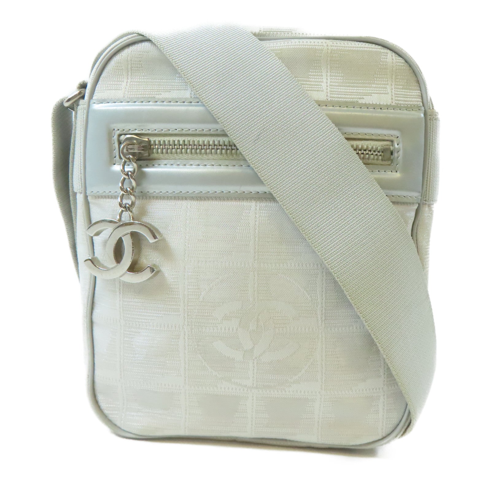 CHANEL 尼龍New Travel Line銀扣肩背袋白色