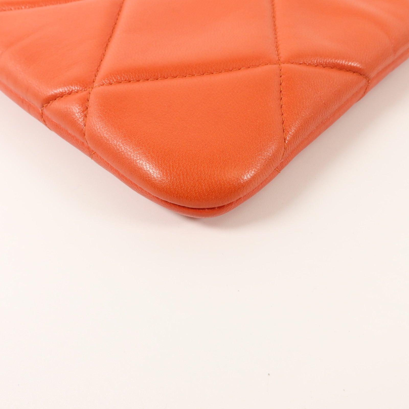 CHANEL 羊皮皮革C19 Clutch Bag金扣手拿包