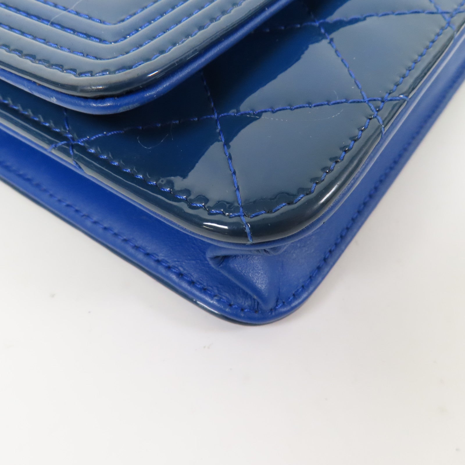 CHANEL 菱格漆皮皮革WOC Wallet On Chain銀扣鏈帶肩背袋藍色