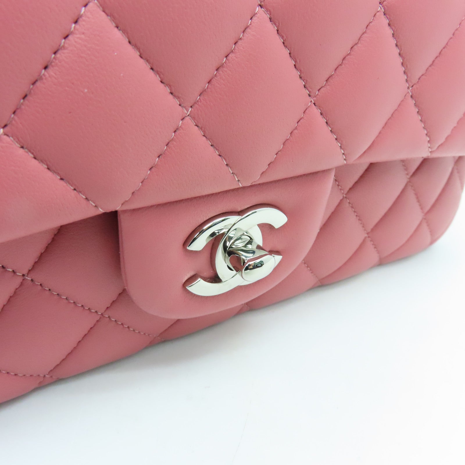 CHANEL 菱格羊皮皮革Classic Bag银扣链带肩背袋粉红色