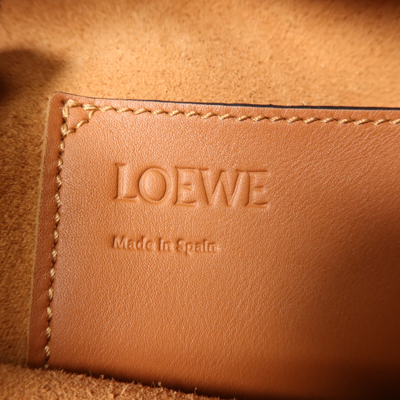 LOEWE 牛皮皮革Balloon Medium手挽肩背兩用袋