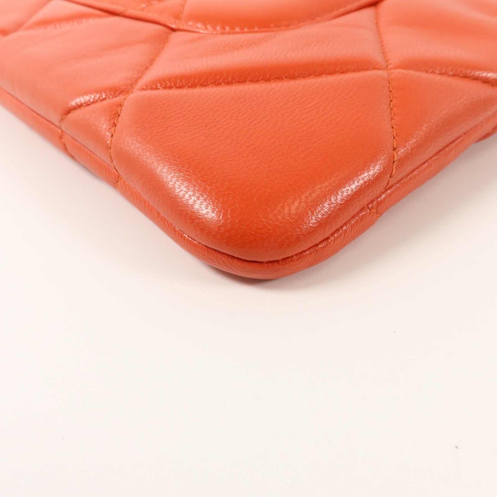 CHANEL 羊皮皮革C19 Clutch Bag金扣手拿包