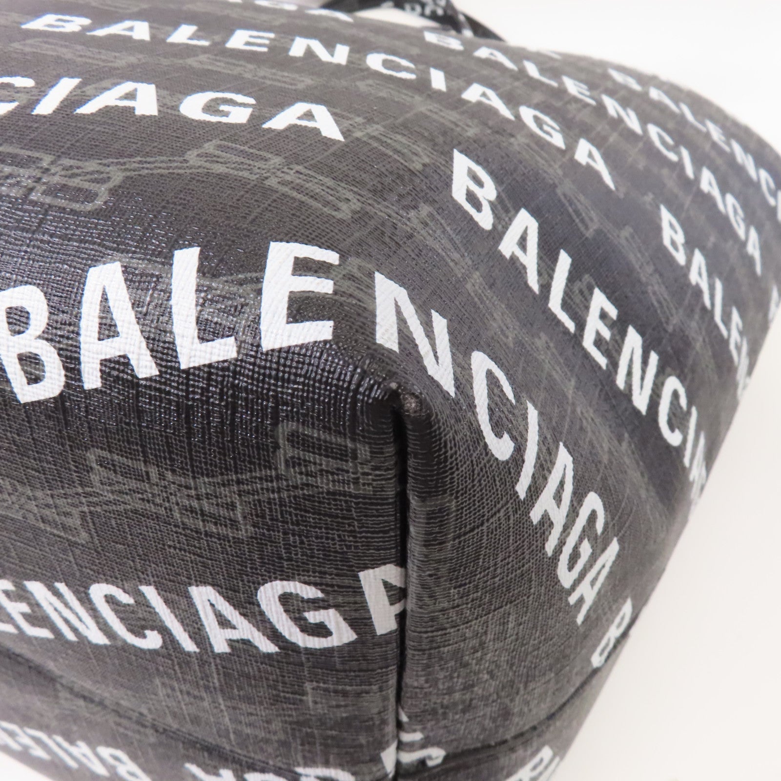BALENCIAGA 塗層帆布Balenciaga Signature銀扣手挽袋黑色/白色