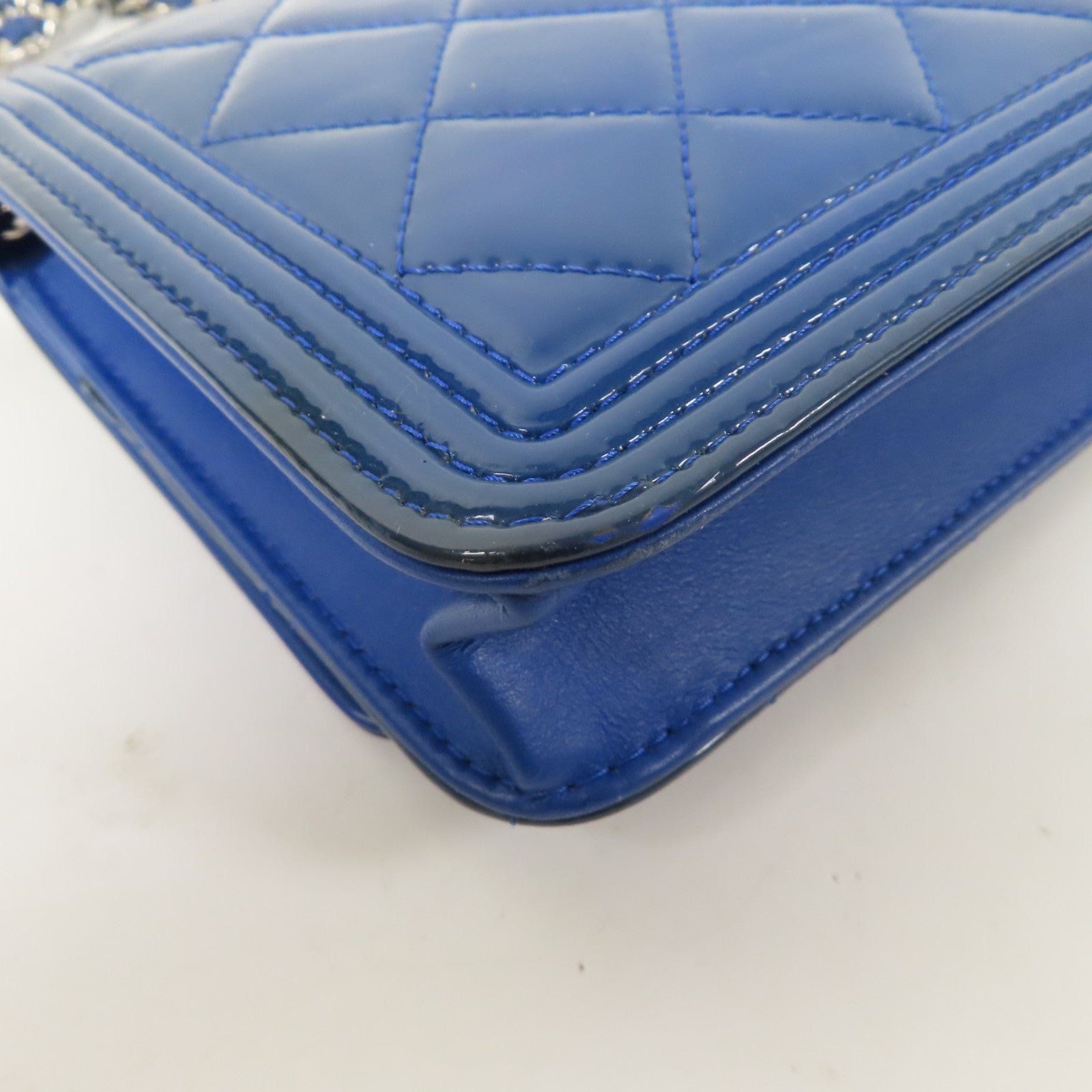 CHANEL 菱格漆皮皮革WOC Wallet On Chain銀扣鏈帶肩背袋藍色