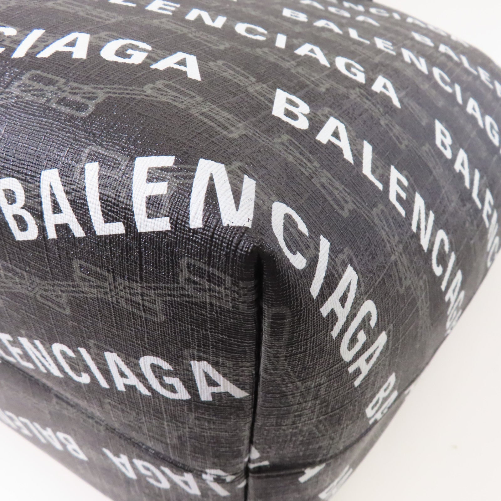 BALENCIAGA 塗層帆布Balenciaga Signature銀扣手挽袋黑色/白色