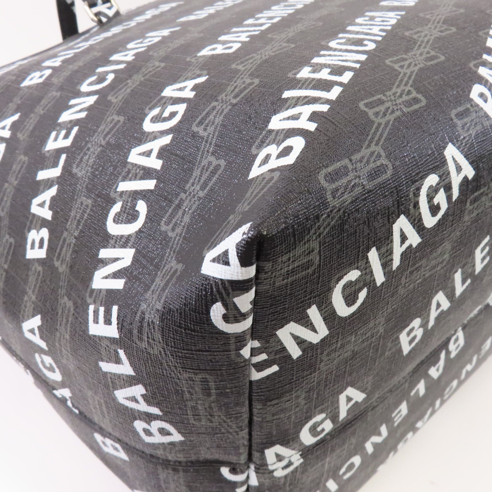 BALENCIAGA 塗層帆布Balenciaga Signature銀扣手挽袋黑色/白色