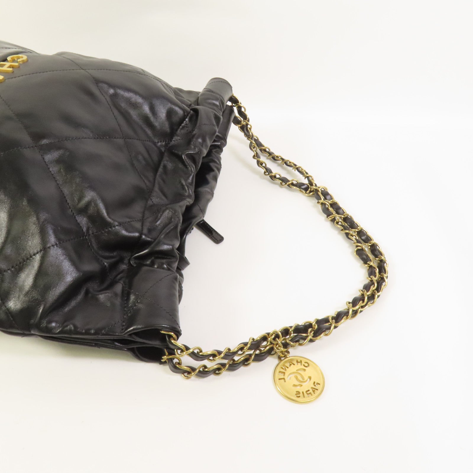 CHANEL 牛皮皮革/漆皮皮革Chanel 22 Small金扣鏈帶肩背袋