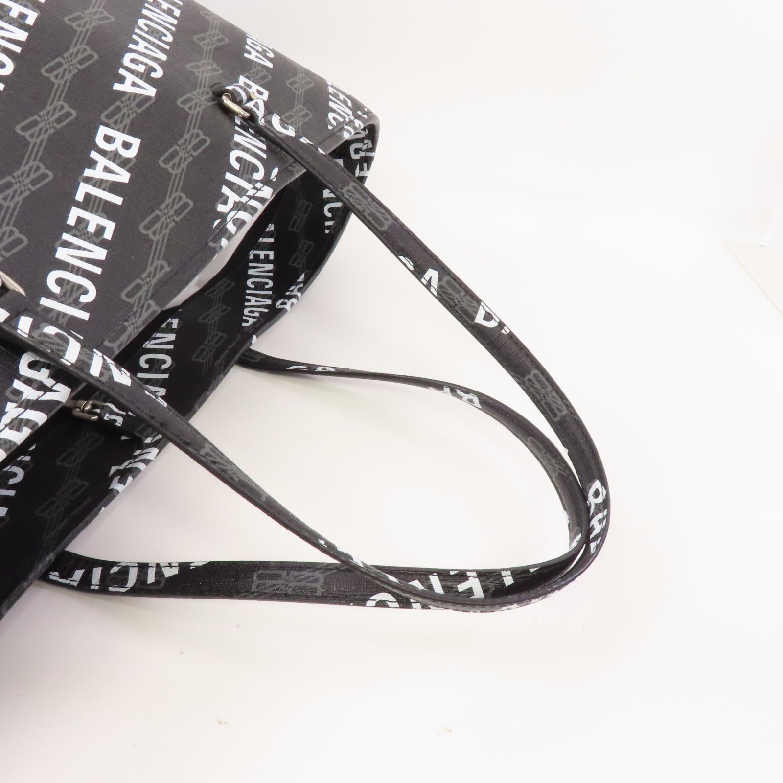 BALENCIAGA 塗層帆布Balenciaga Signature銀扣手挽袋黑色/白色