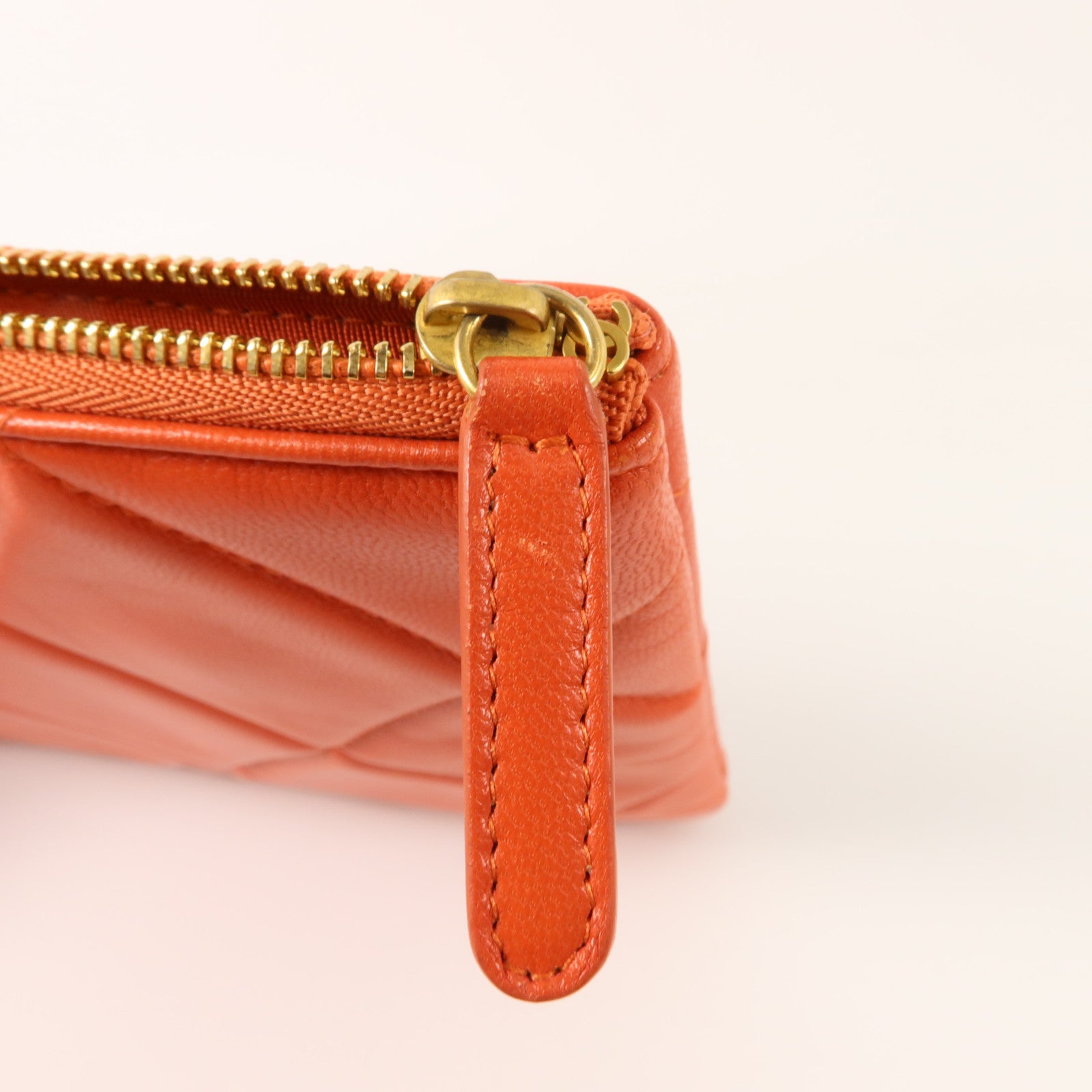 CHANEL 羊皮皮革C19 Clutch Bag金扣手拿包