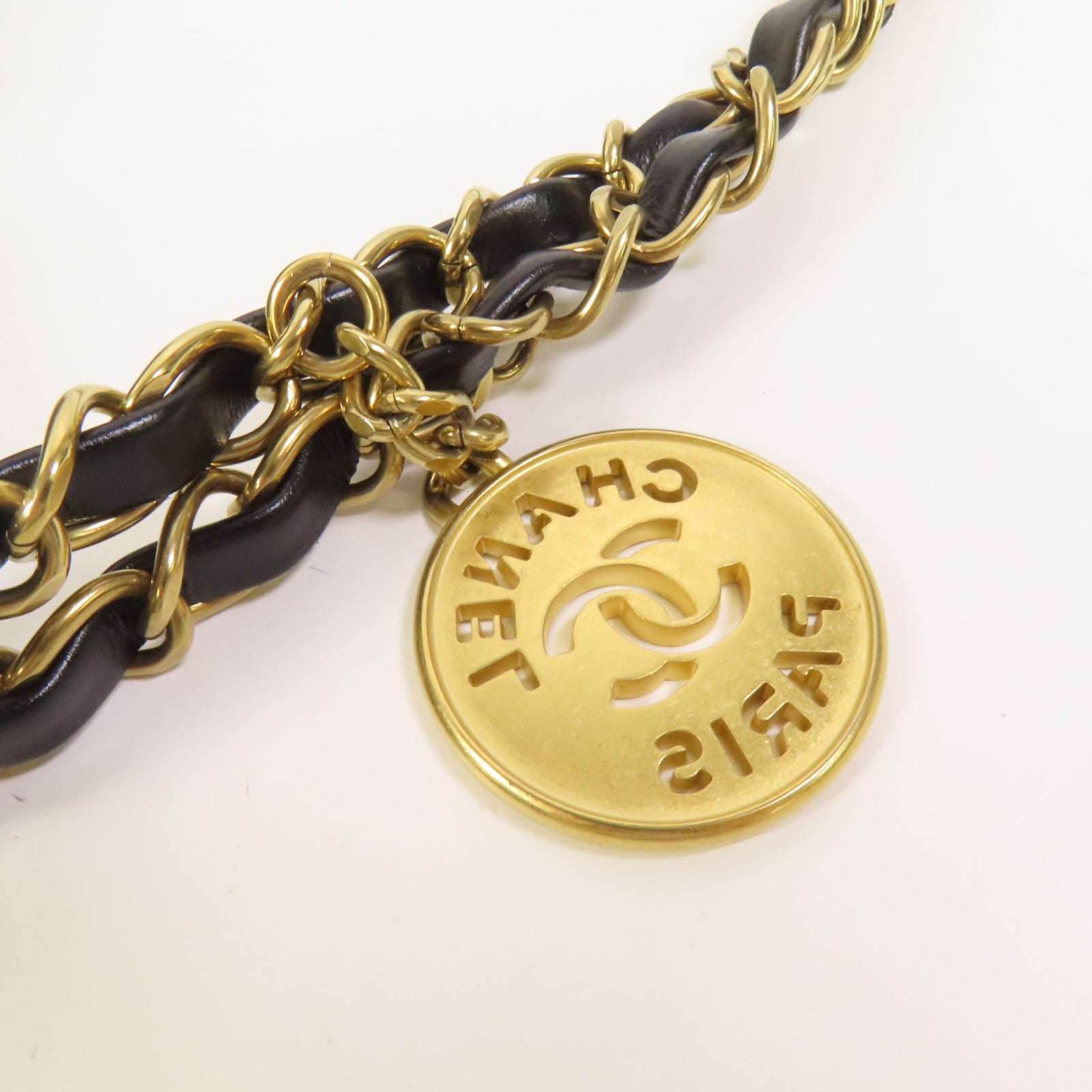 CHANEL 牛皮皮革/漆皮皮革Chanel 22 Small金扣鏈帶肩背袋