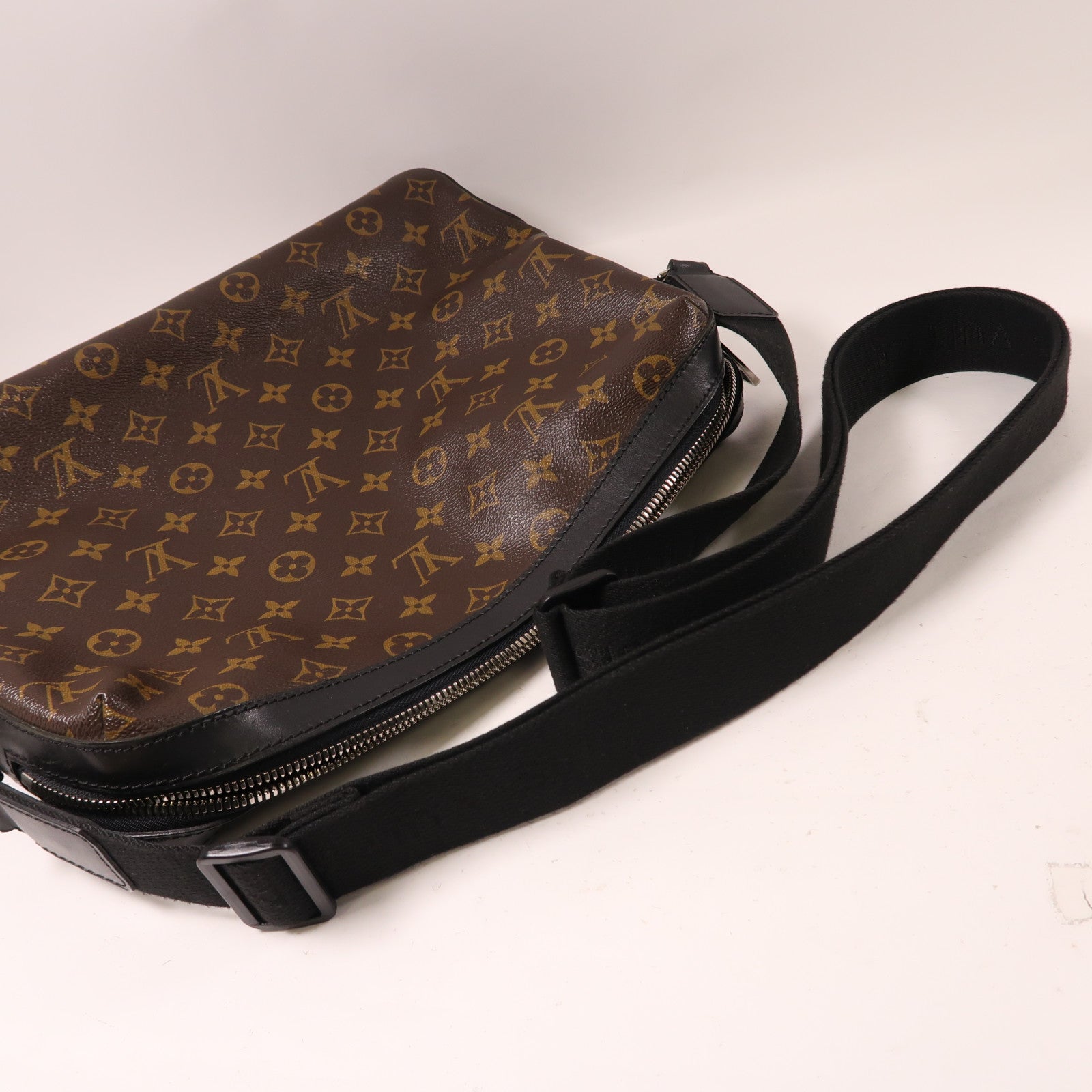 LOUIS VUITTON Monogram Macassar Torres銀扣斜孭袋啡色