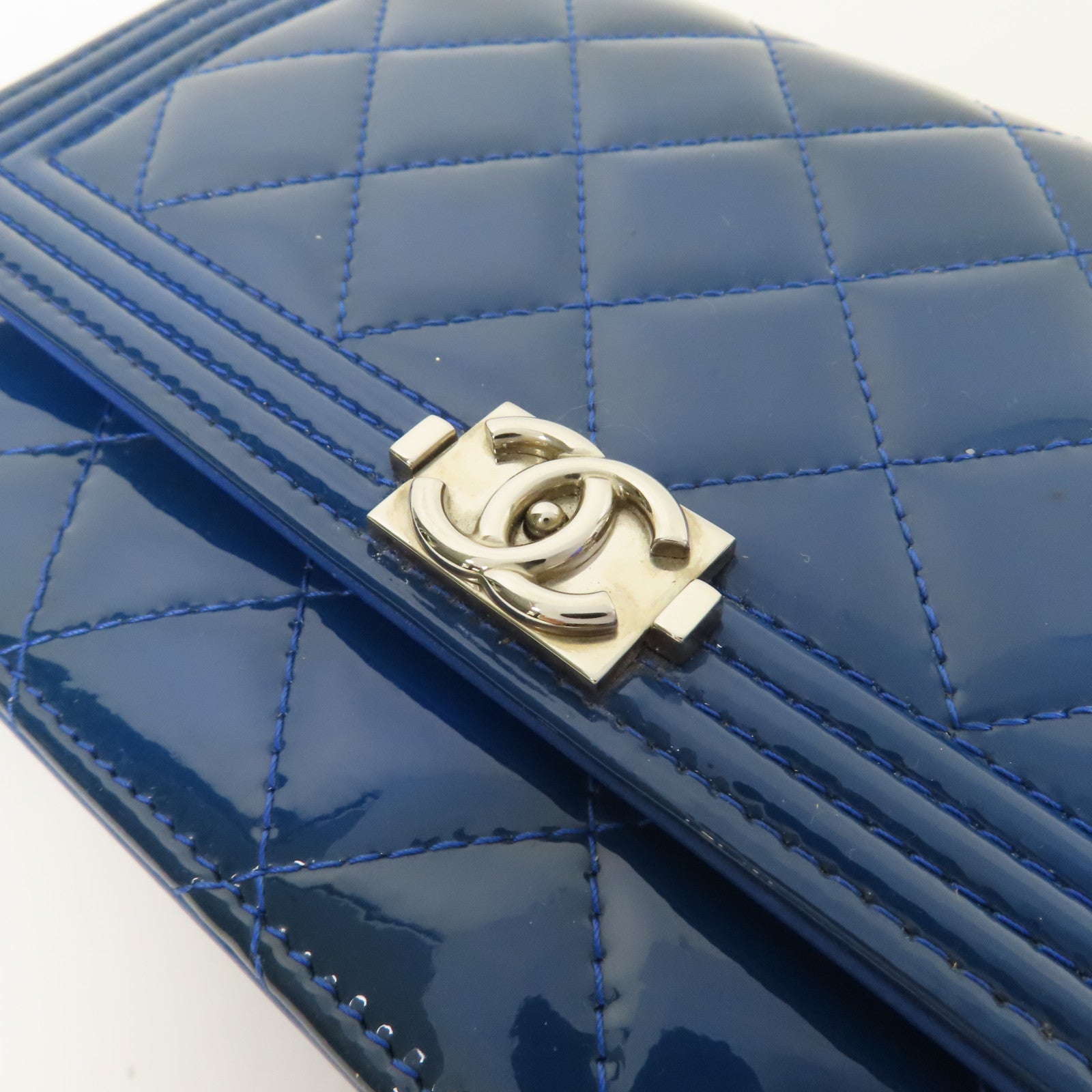 CHANEL 菱格漆皮皮革WOC Wallet On Chain銀扣鏈帶肩背袋藍色